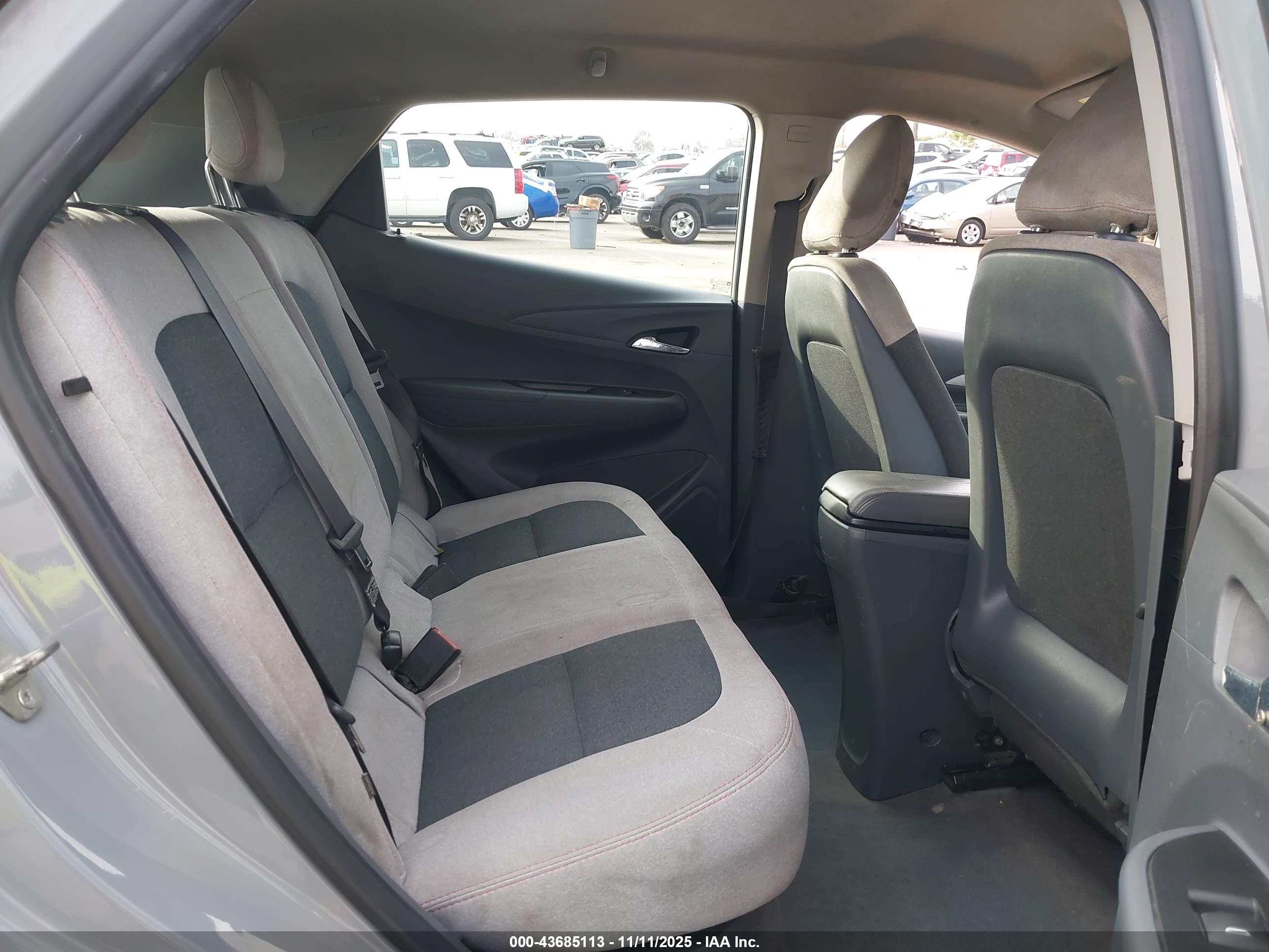 CHEVROLET BOLT image 8