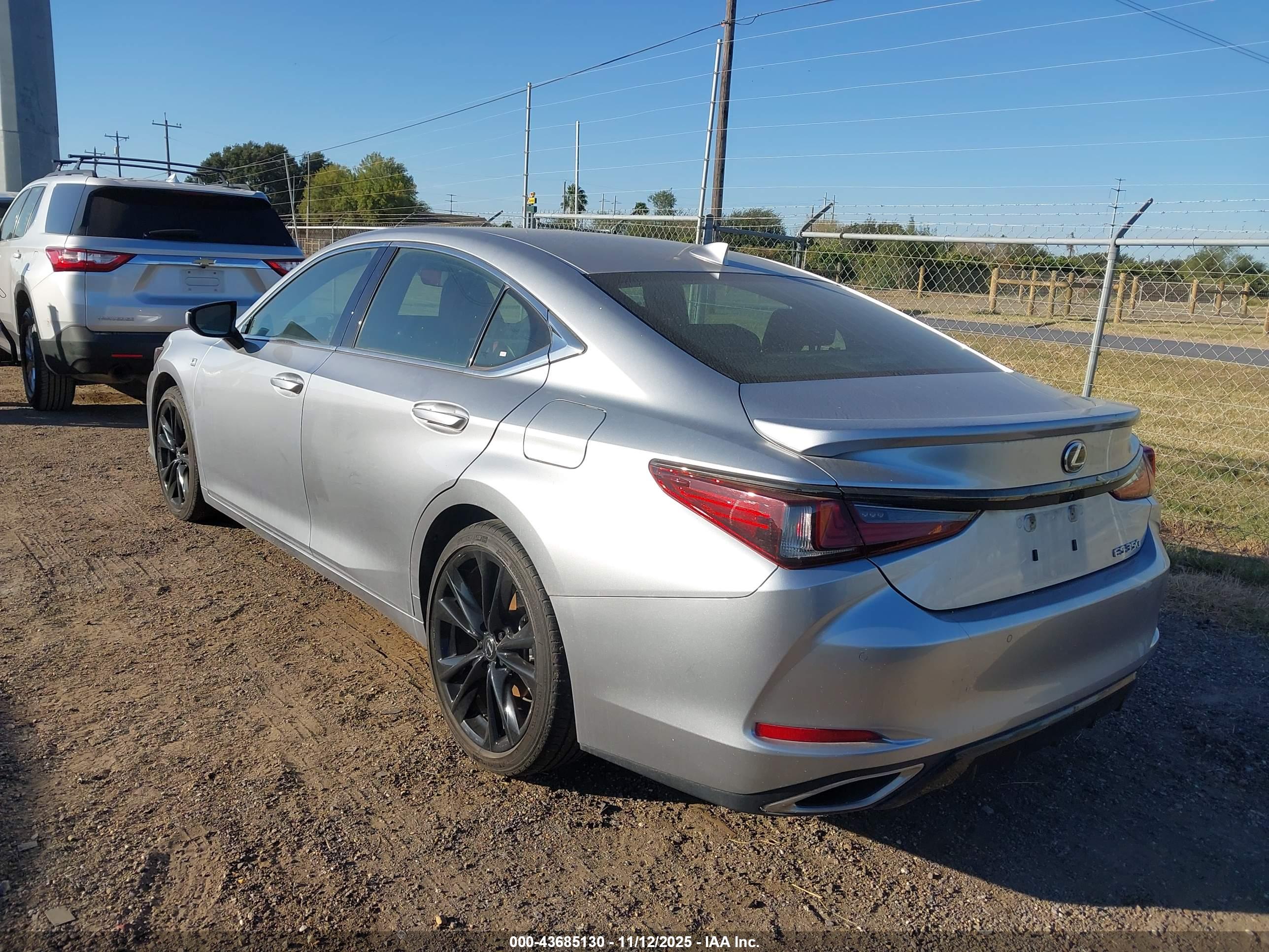 LEXUS ES image 3