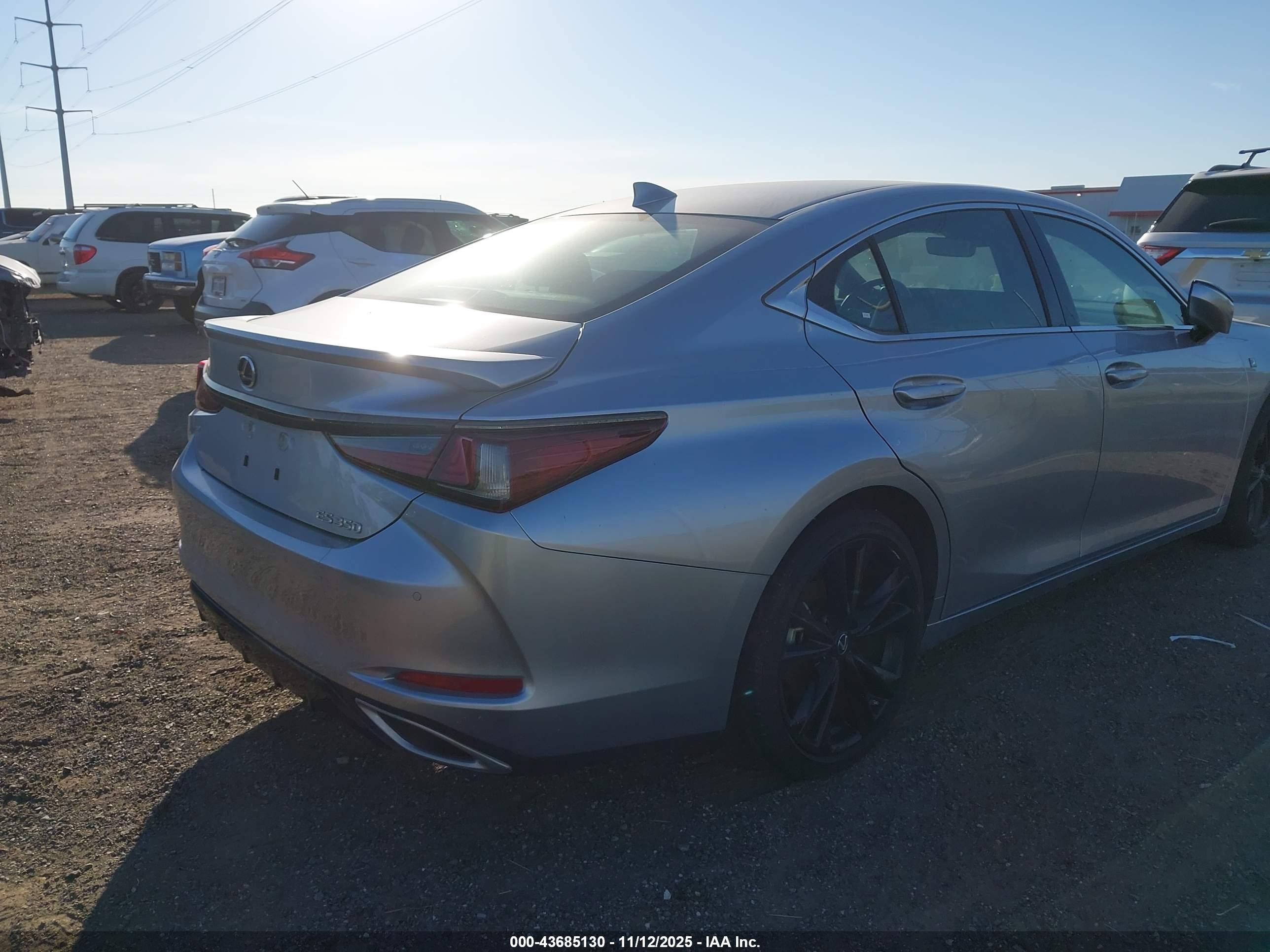 LEXUS ES image 4