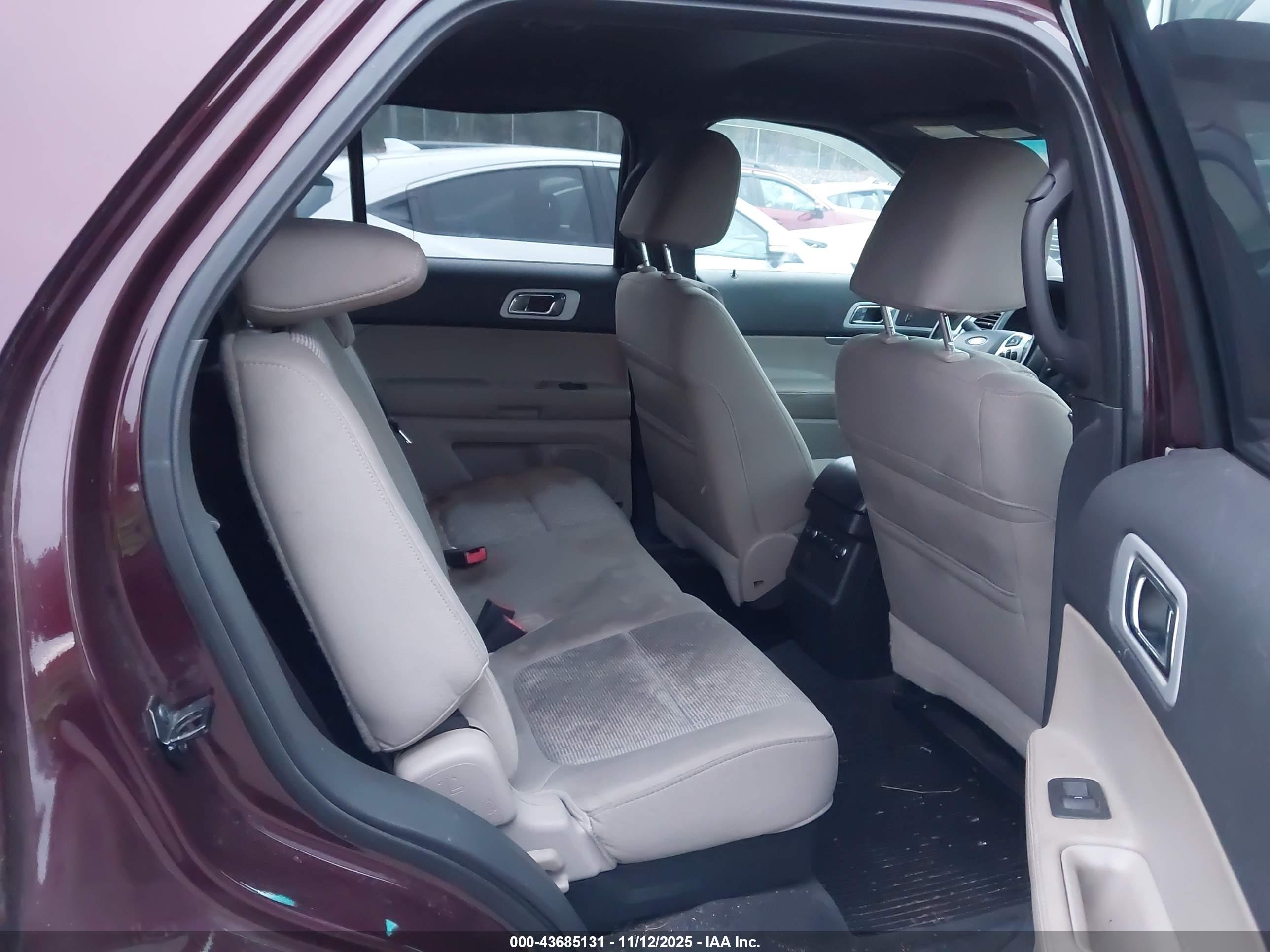 FORD EXPLORER image 8