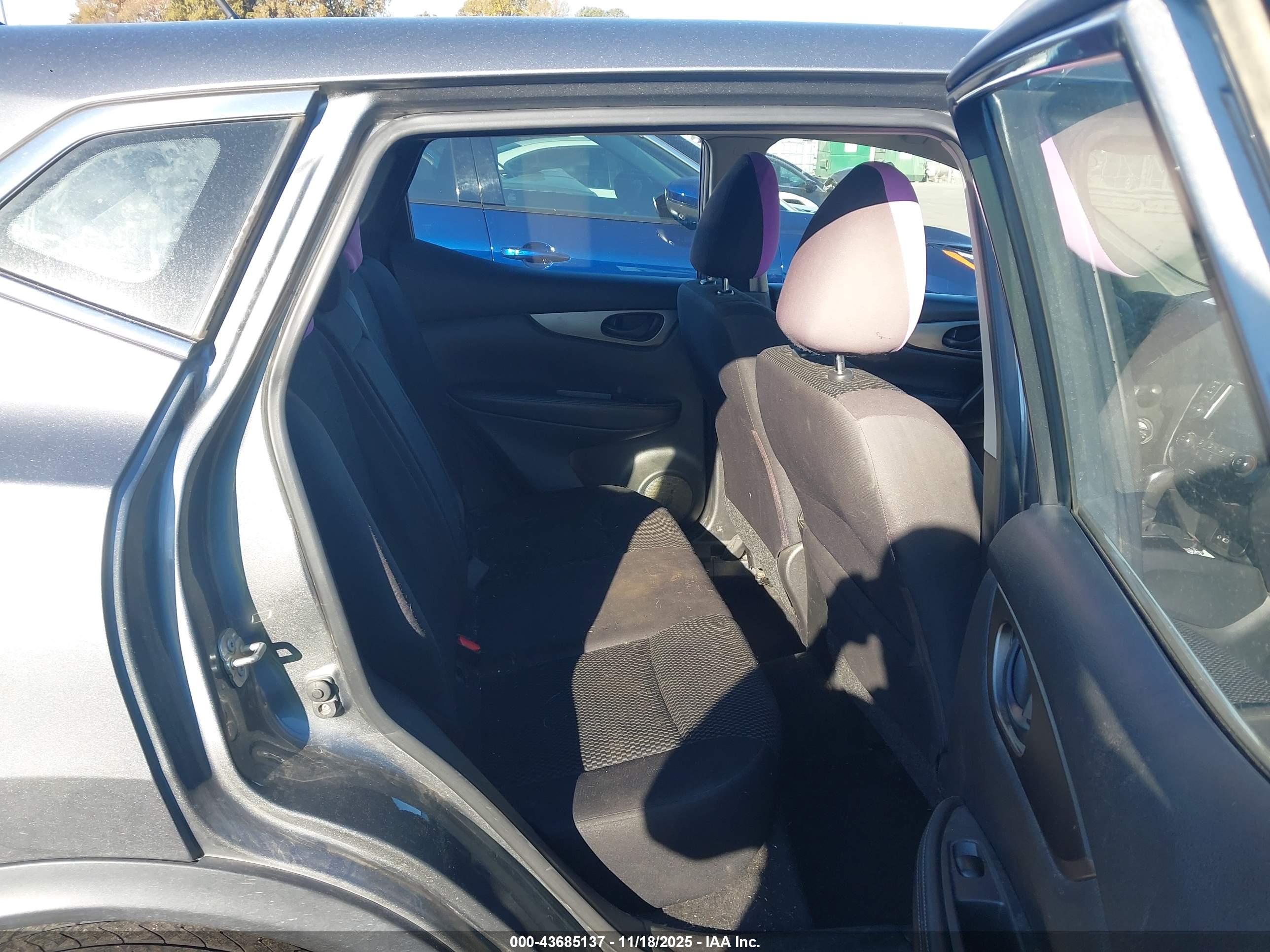 NISSAN ROGUE image 8