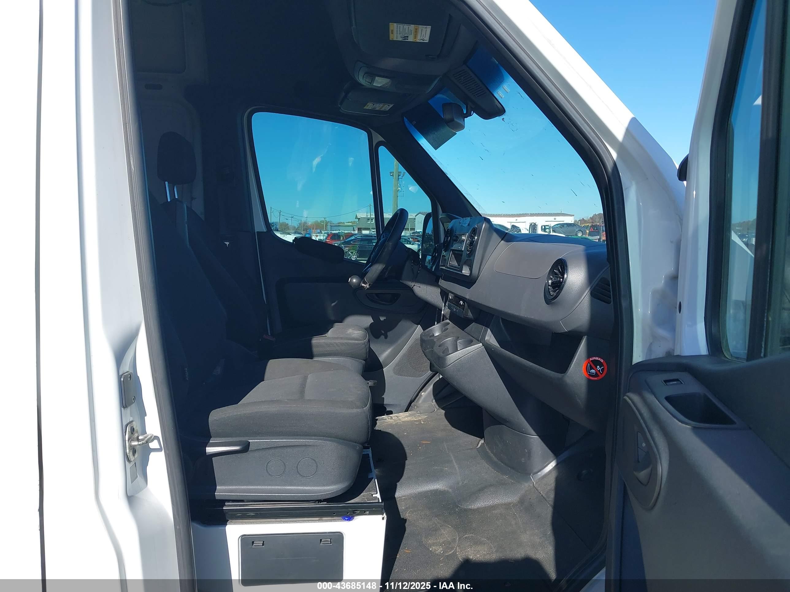 MERCEDES-BENZ SPRINTER image 5