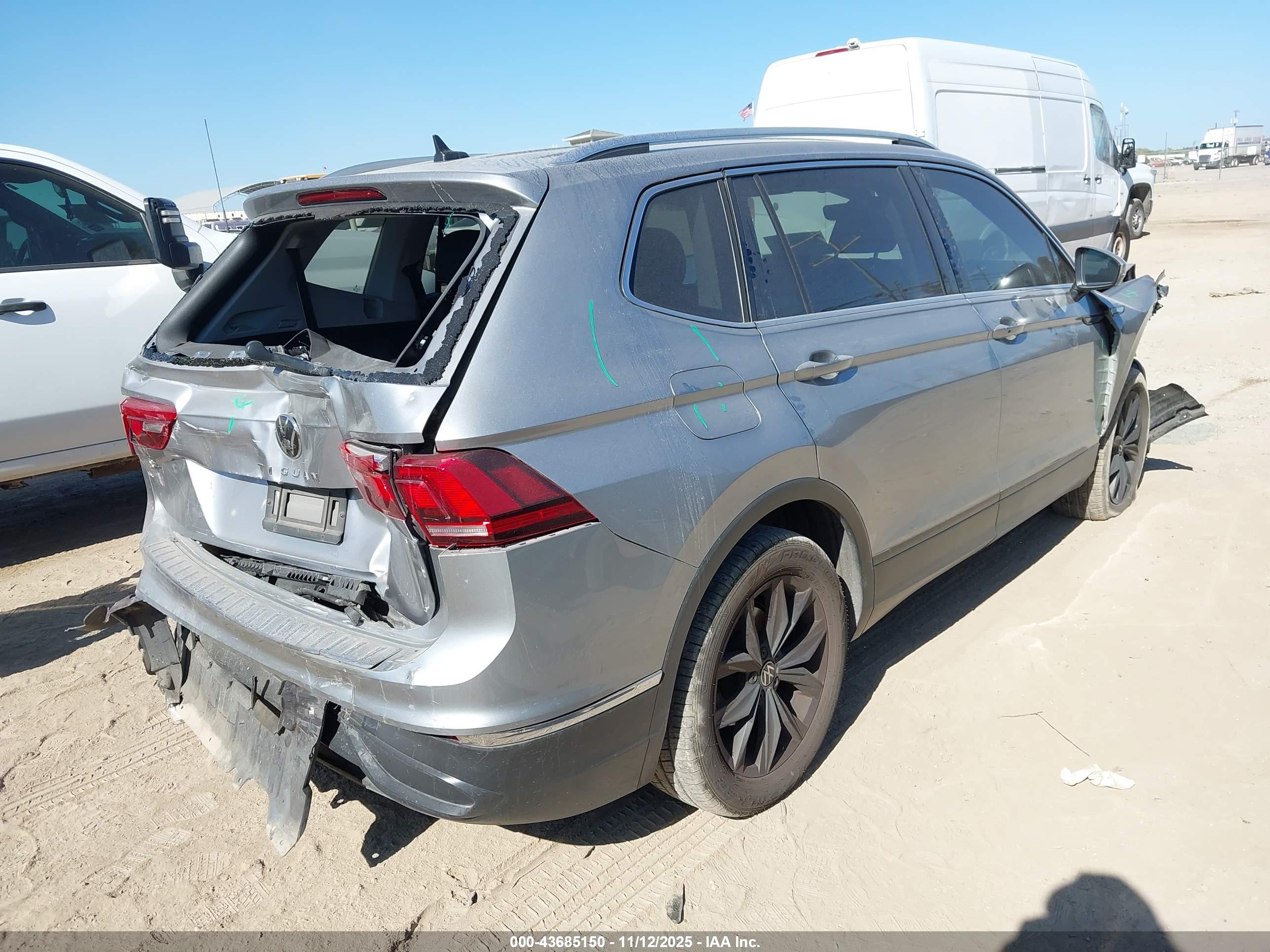 VOLKSWAGEN TIGUAN image 4