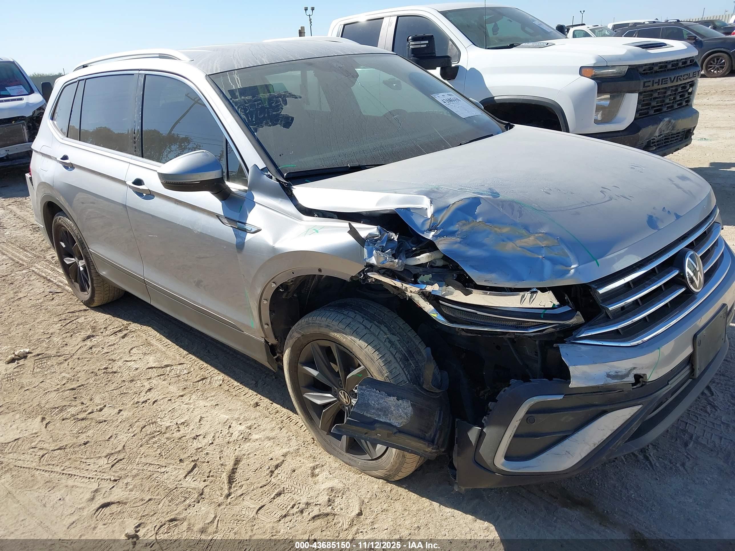 VOLKSWAGEN TIGUAN image 6
