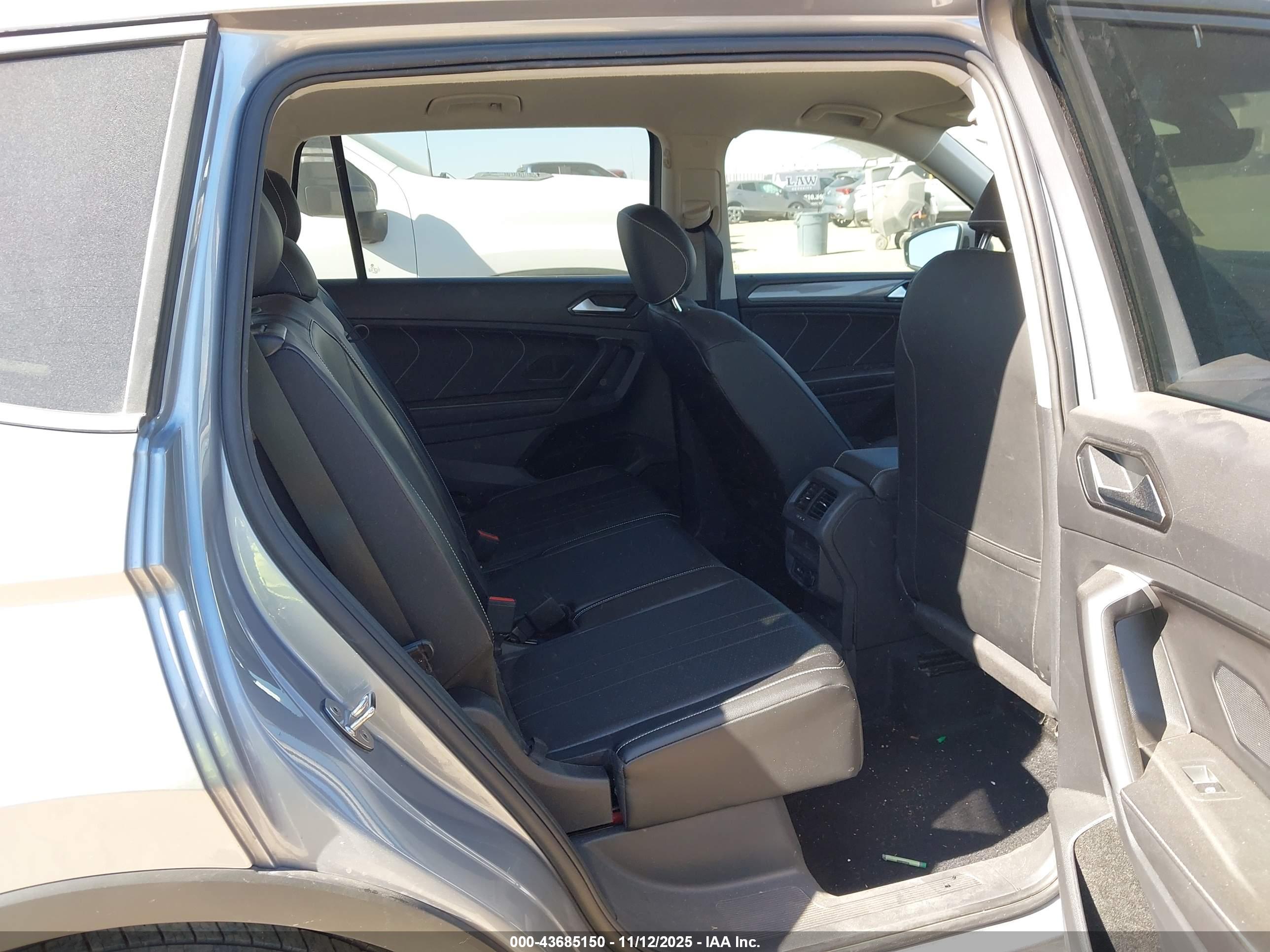 VOLKSWAGEN TIGUAN image 8