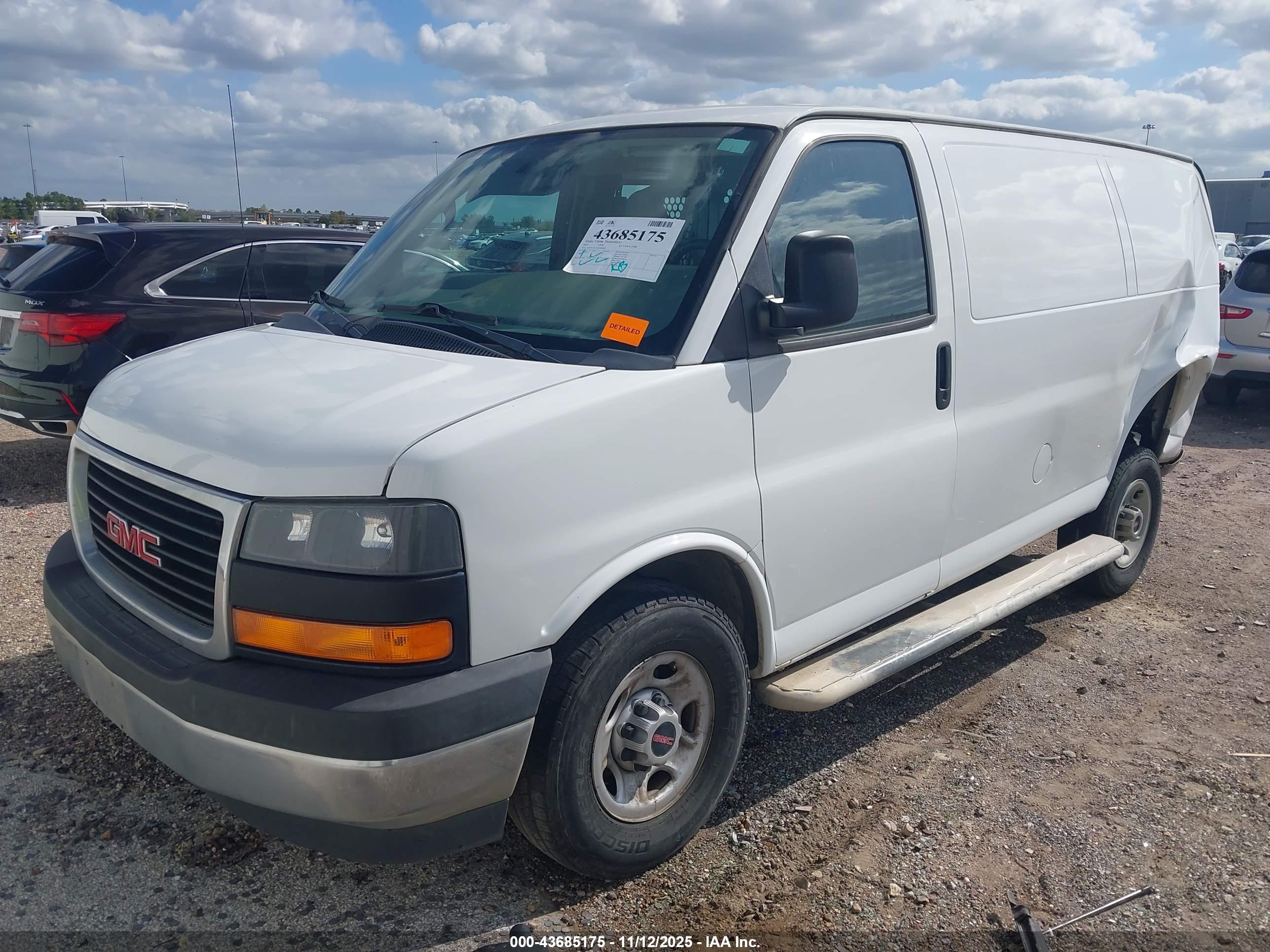 GMC SAVANA image 2