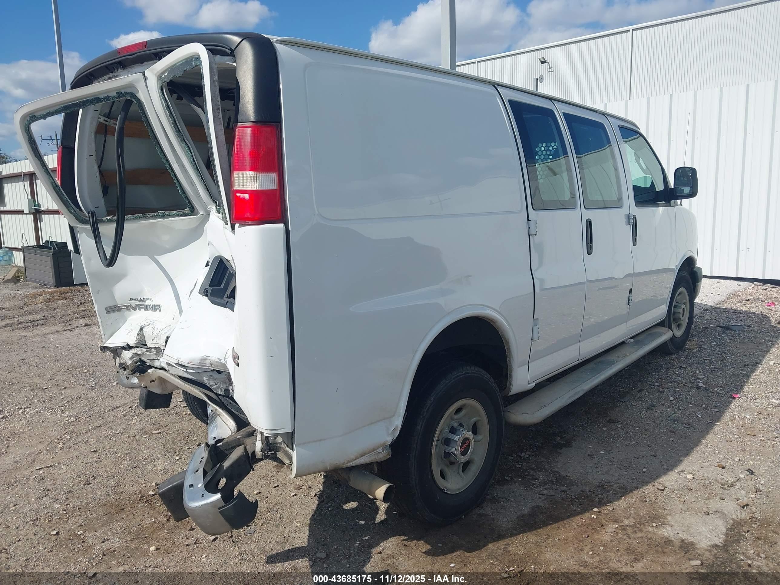 GMC SAVANA image 4