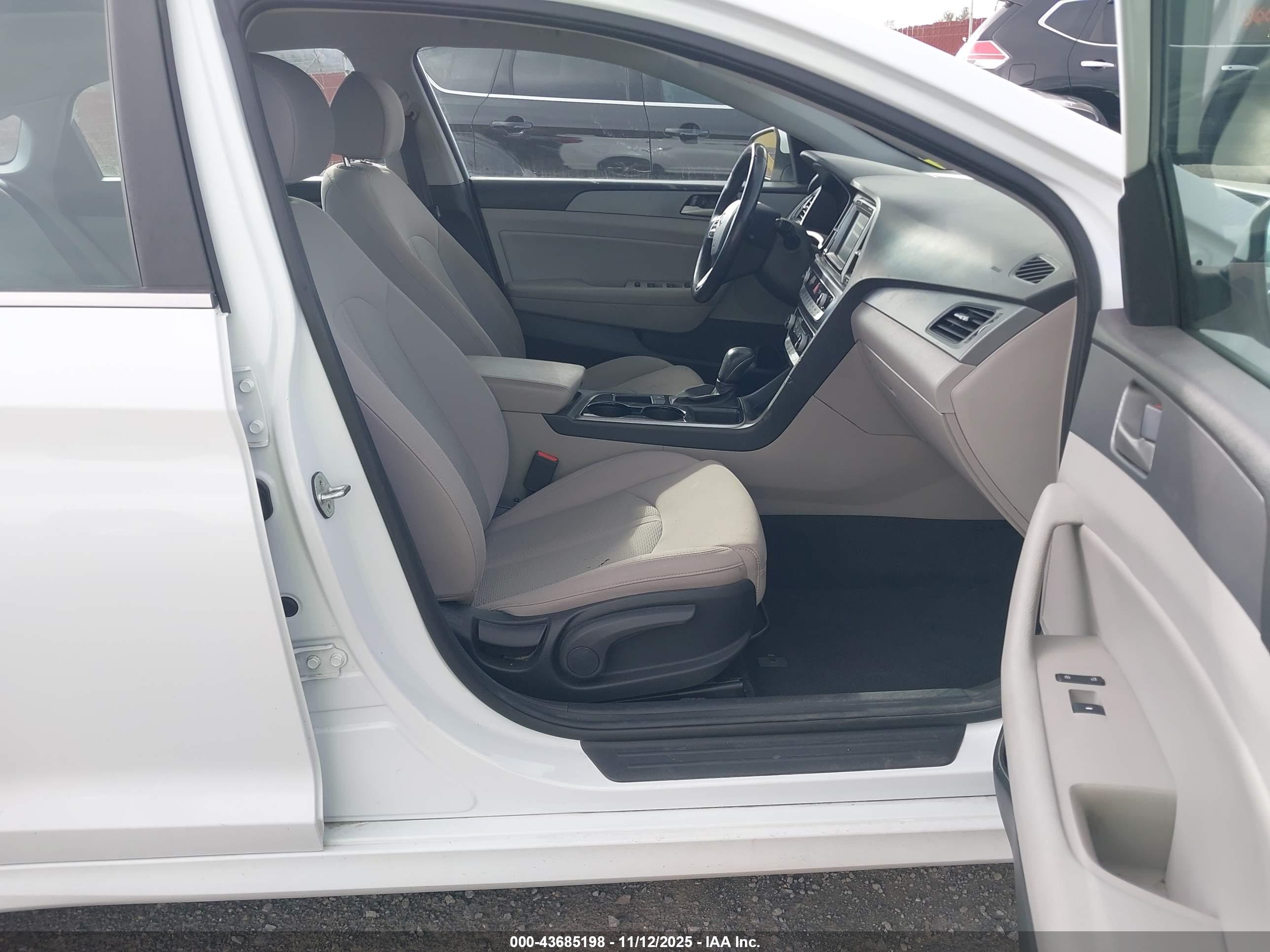 HYUNDAI SONATA image 5