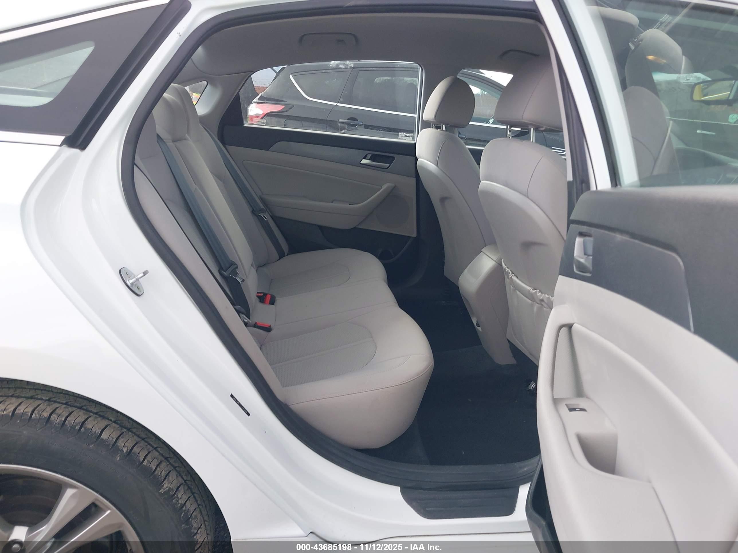 HYUNDAI SONATA image 8