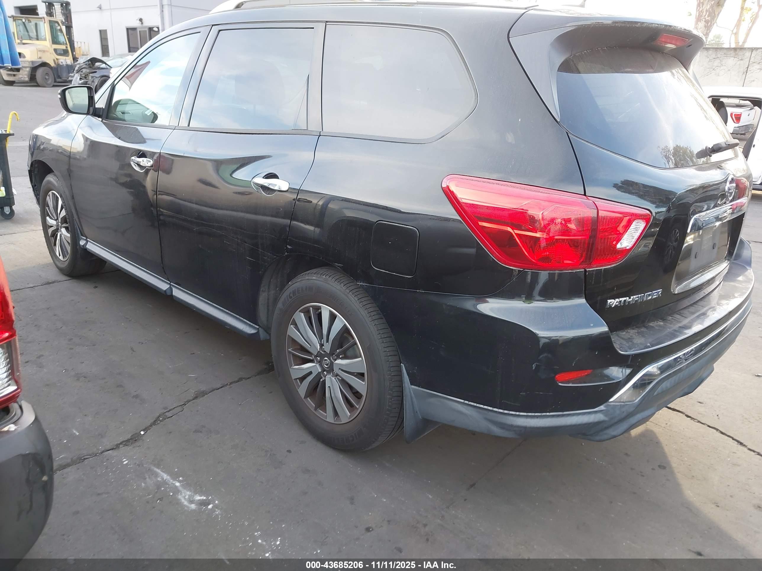 NISSAN PATHFINDER image 3
