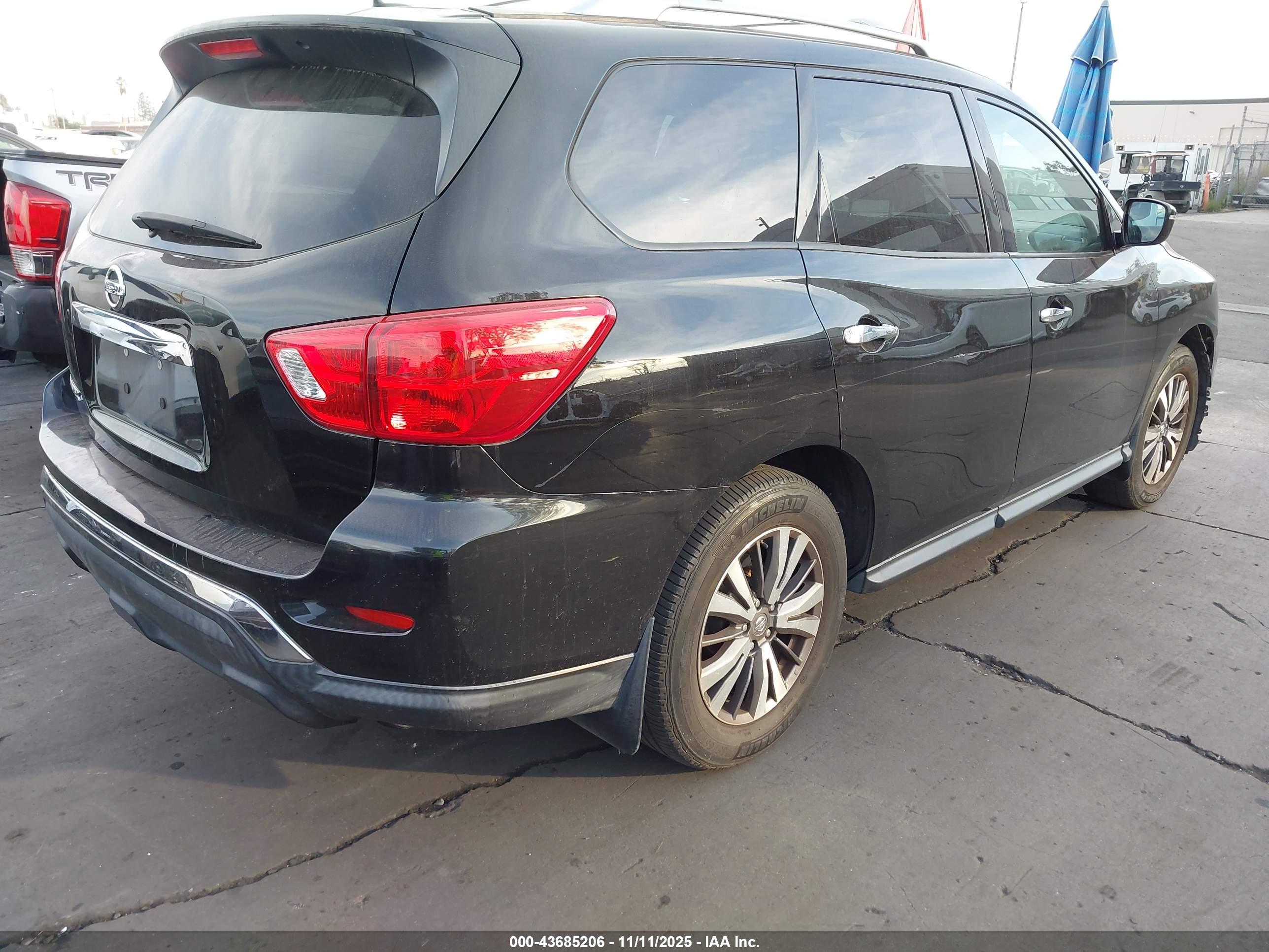 NISSAN PATHFINDER image 4