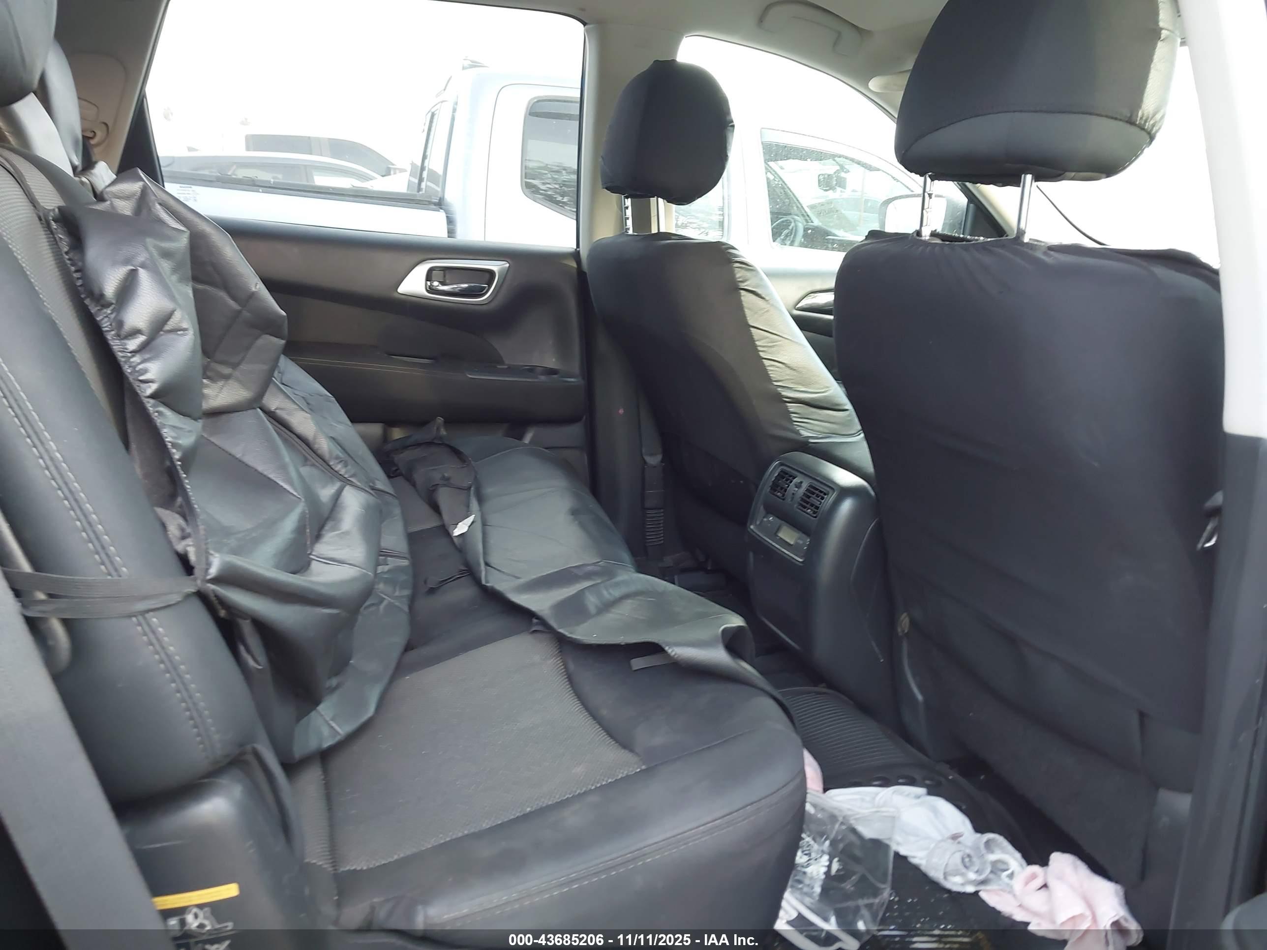 NISSAN PATHFINDER image 8