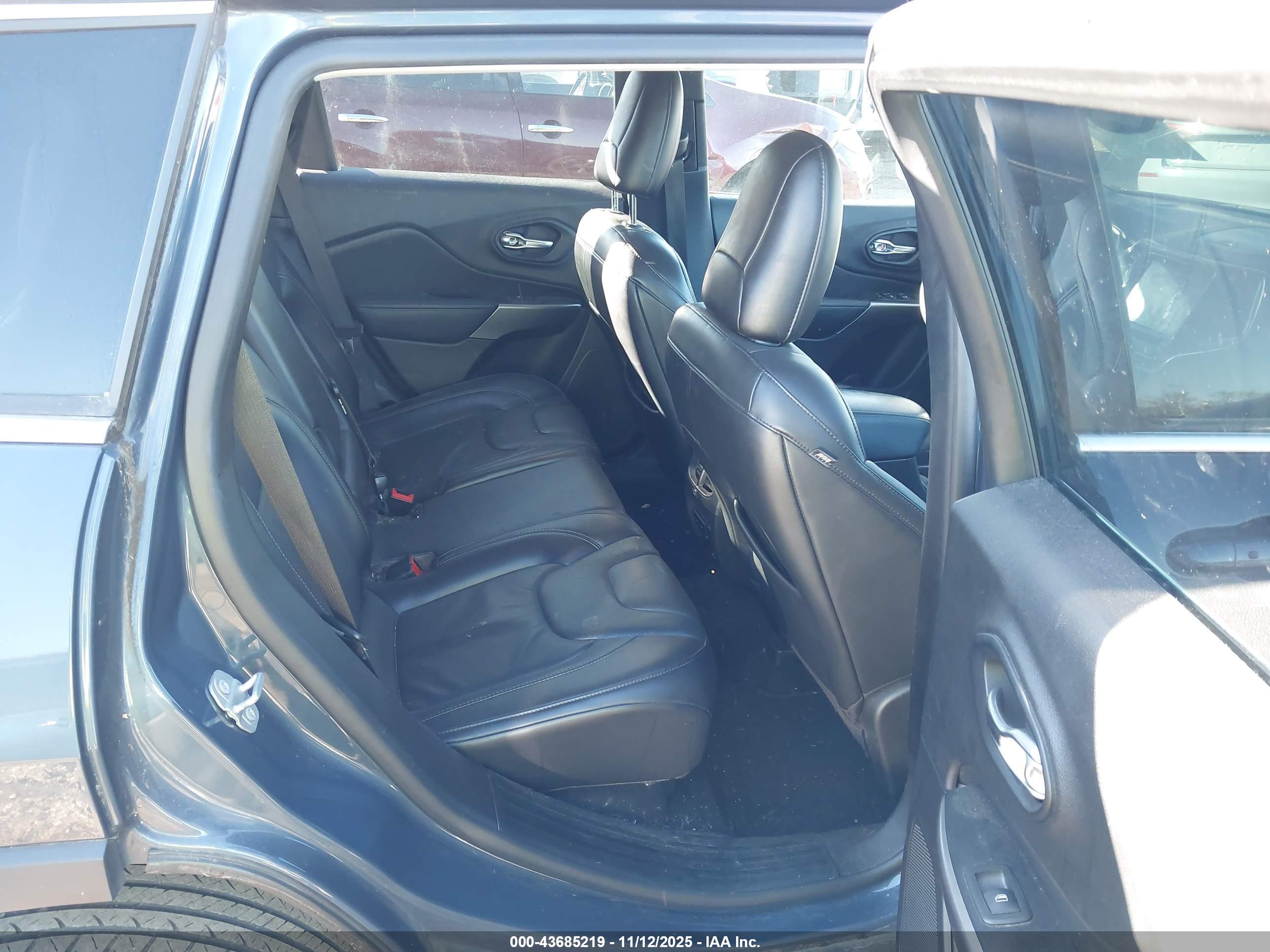 JEEP CHEROKEE image 8