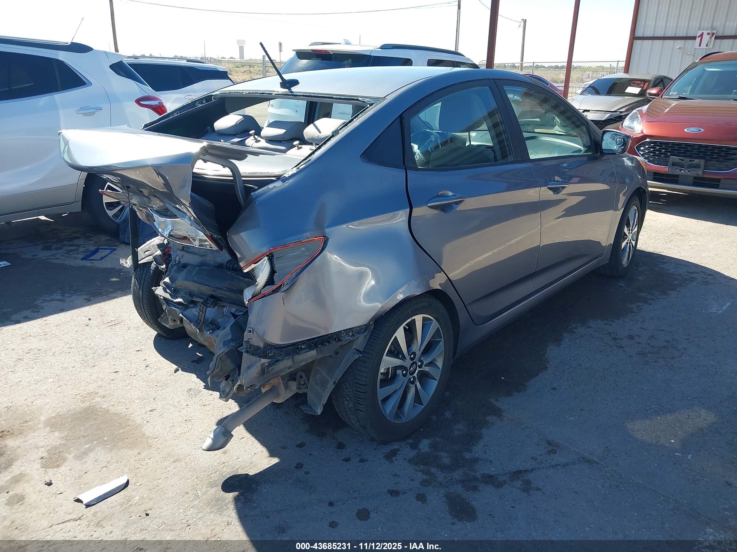 HYUNDAI ACCENT image 4