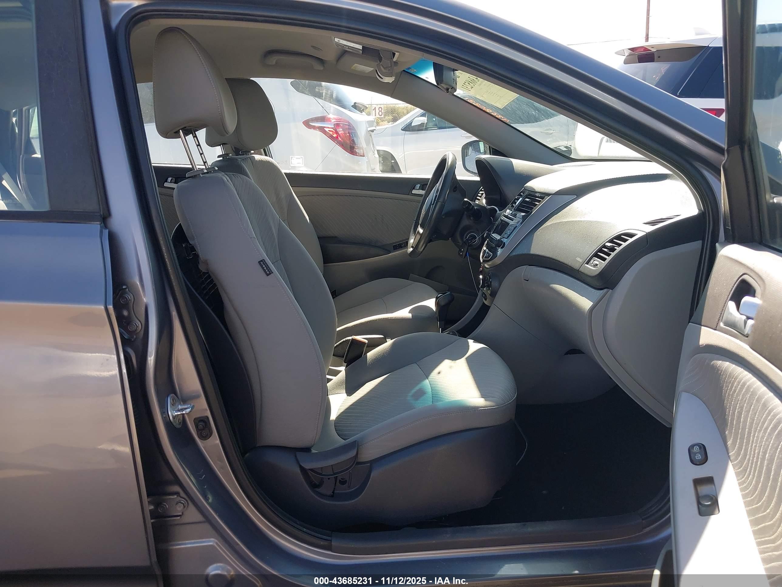 HYUNDAI ACCENT image 5