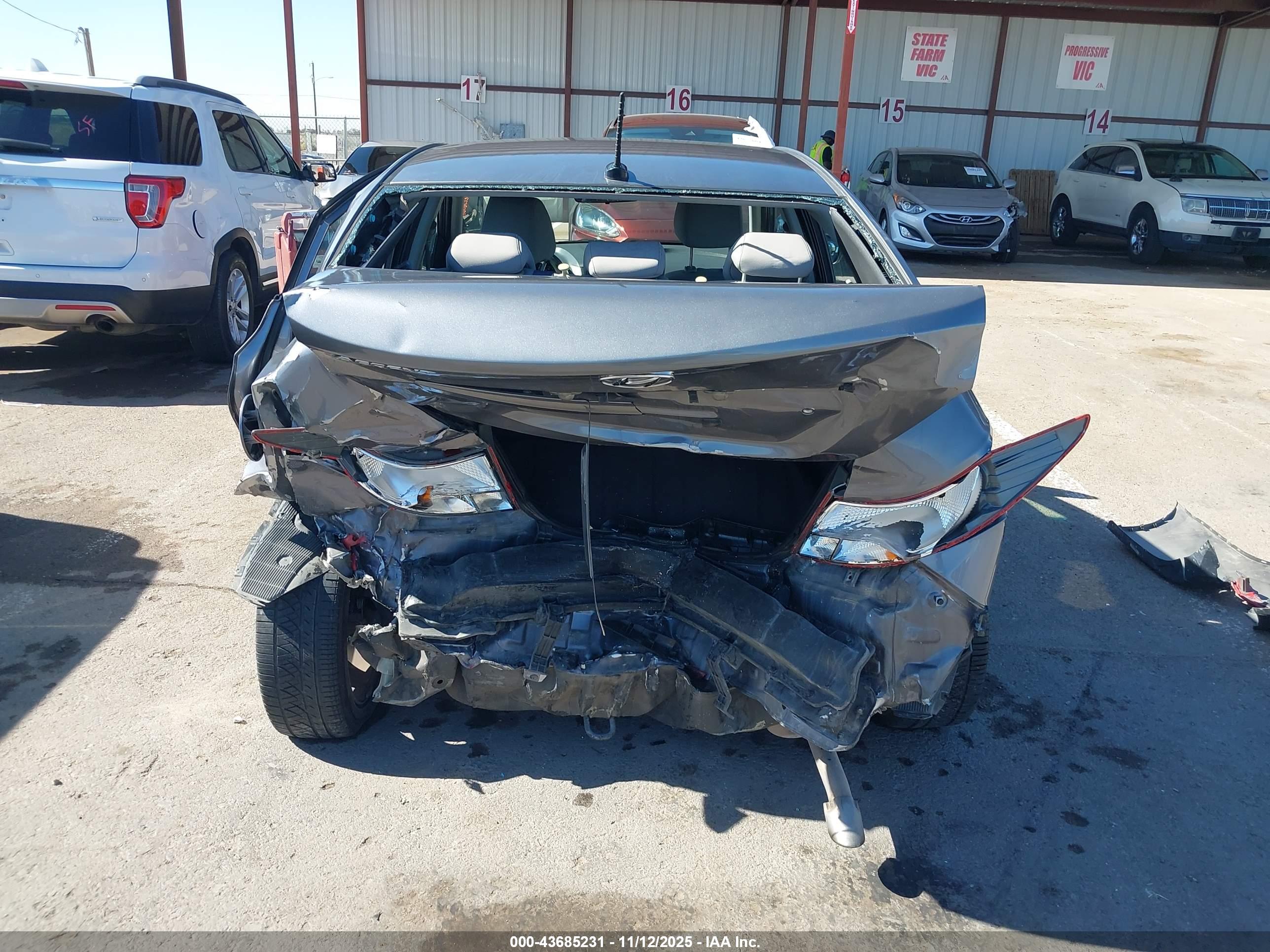 HYUNDAI ACCENT image 6