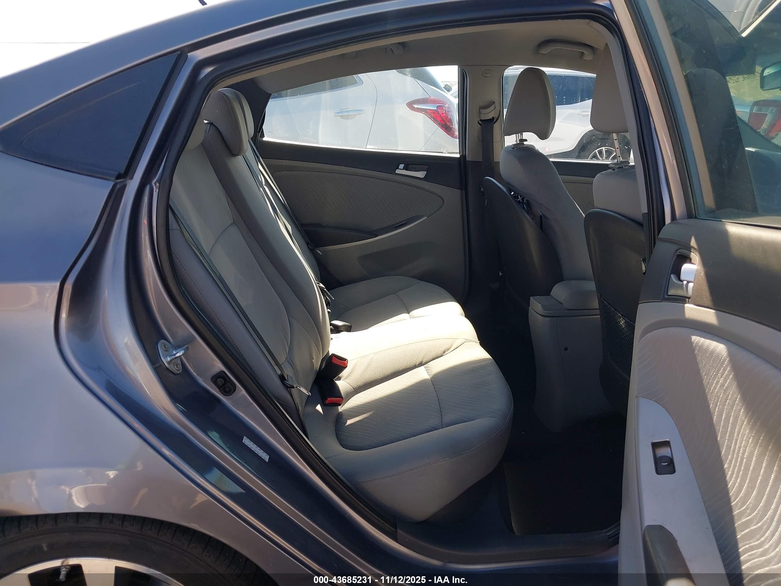 HYUNDAI ACCENT image 8