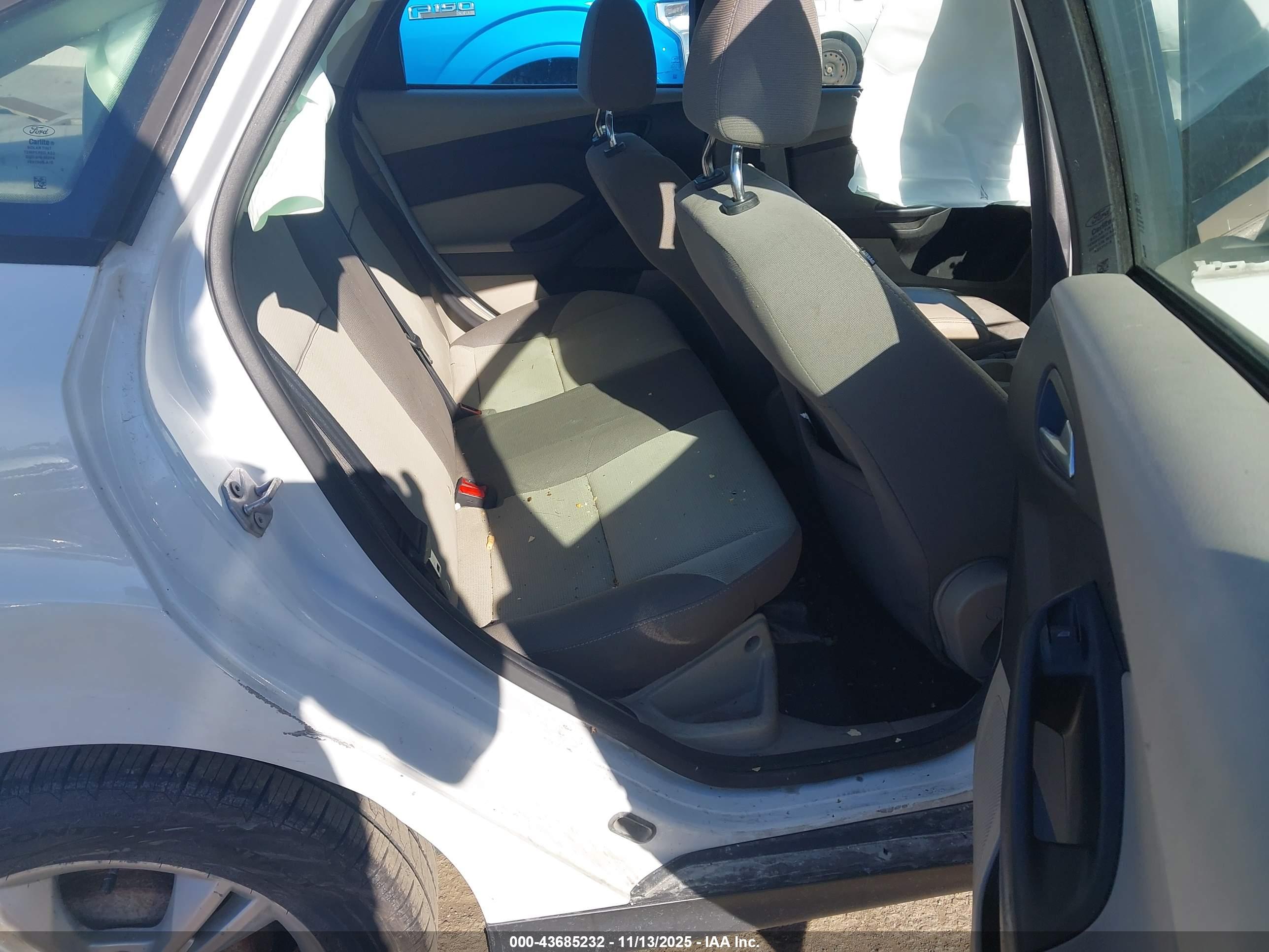 FORD FOCUS image 8