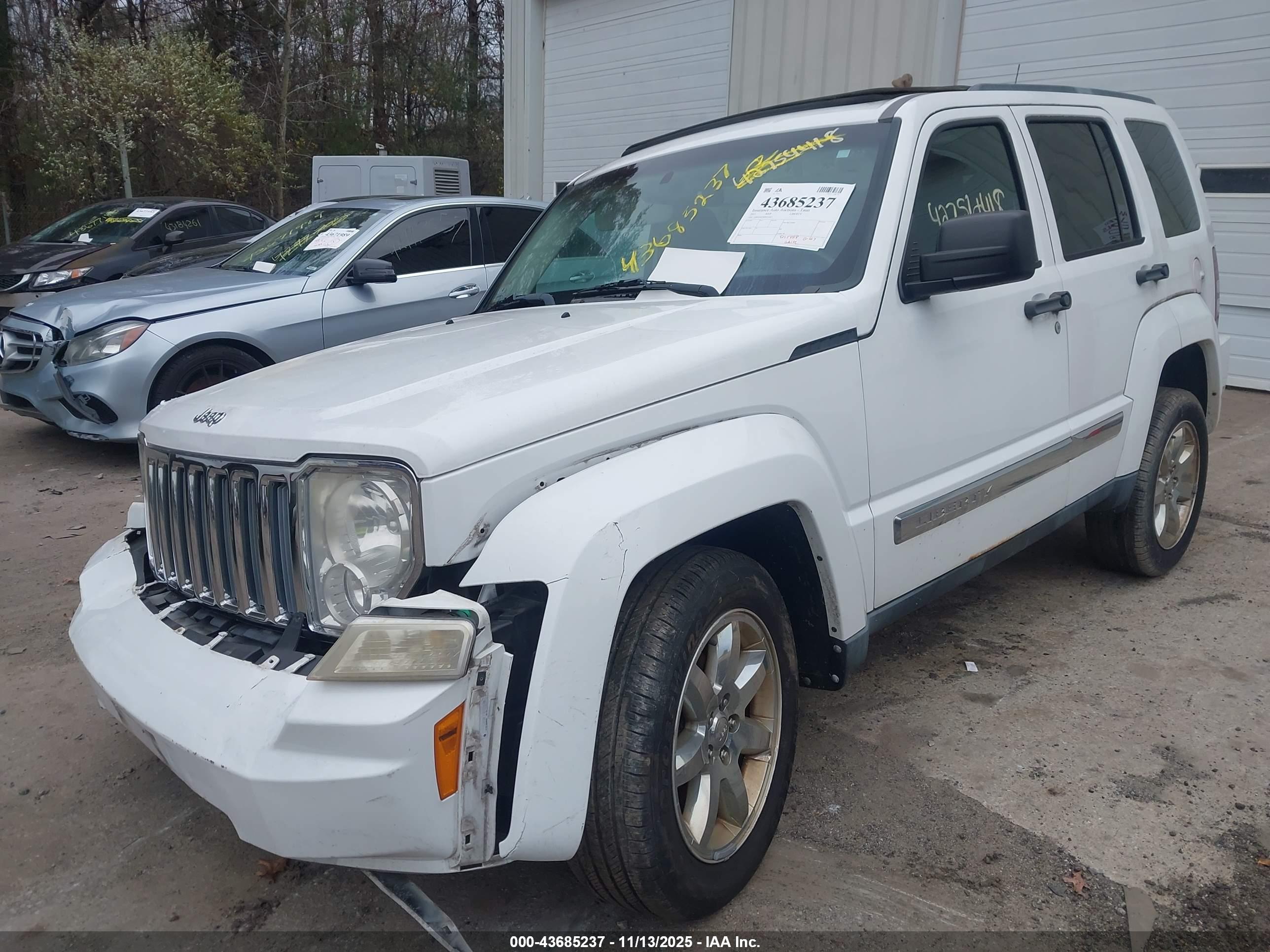 JEEP LIBERTY image 2