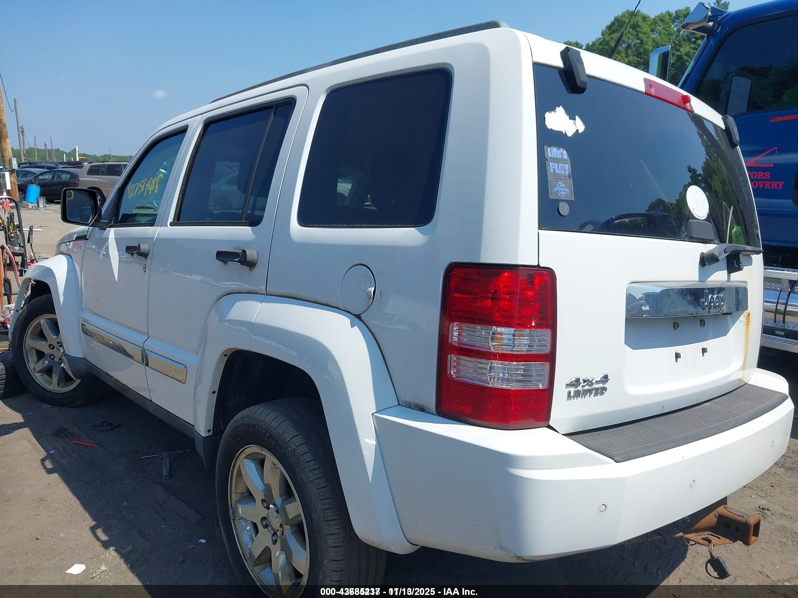 JEEP LIBERTY image 3