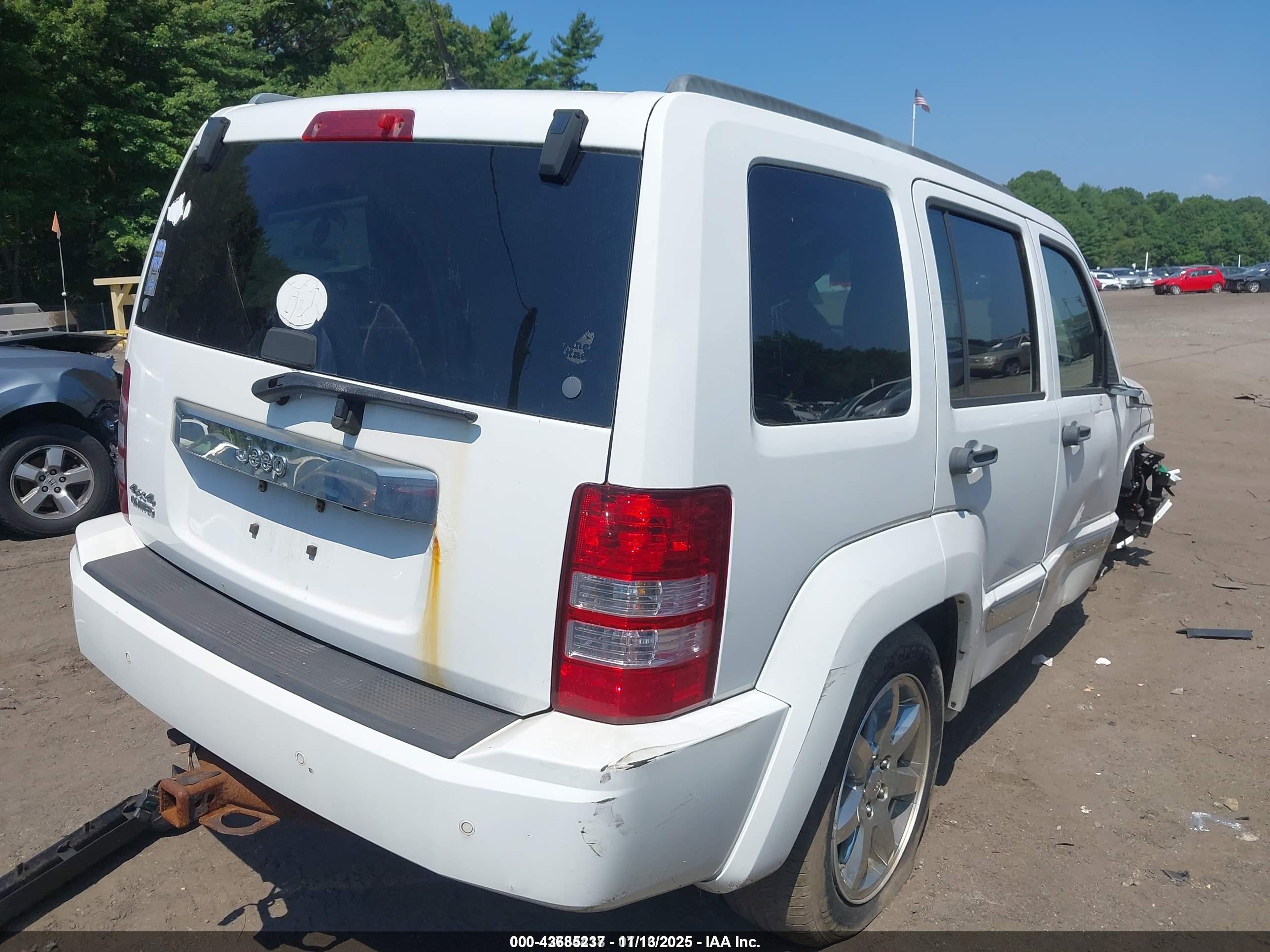 JEEP LIBERTY image 4