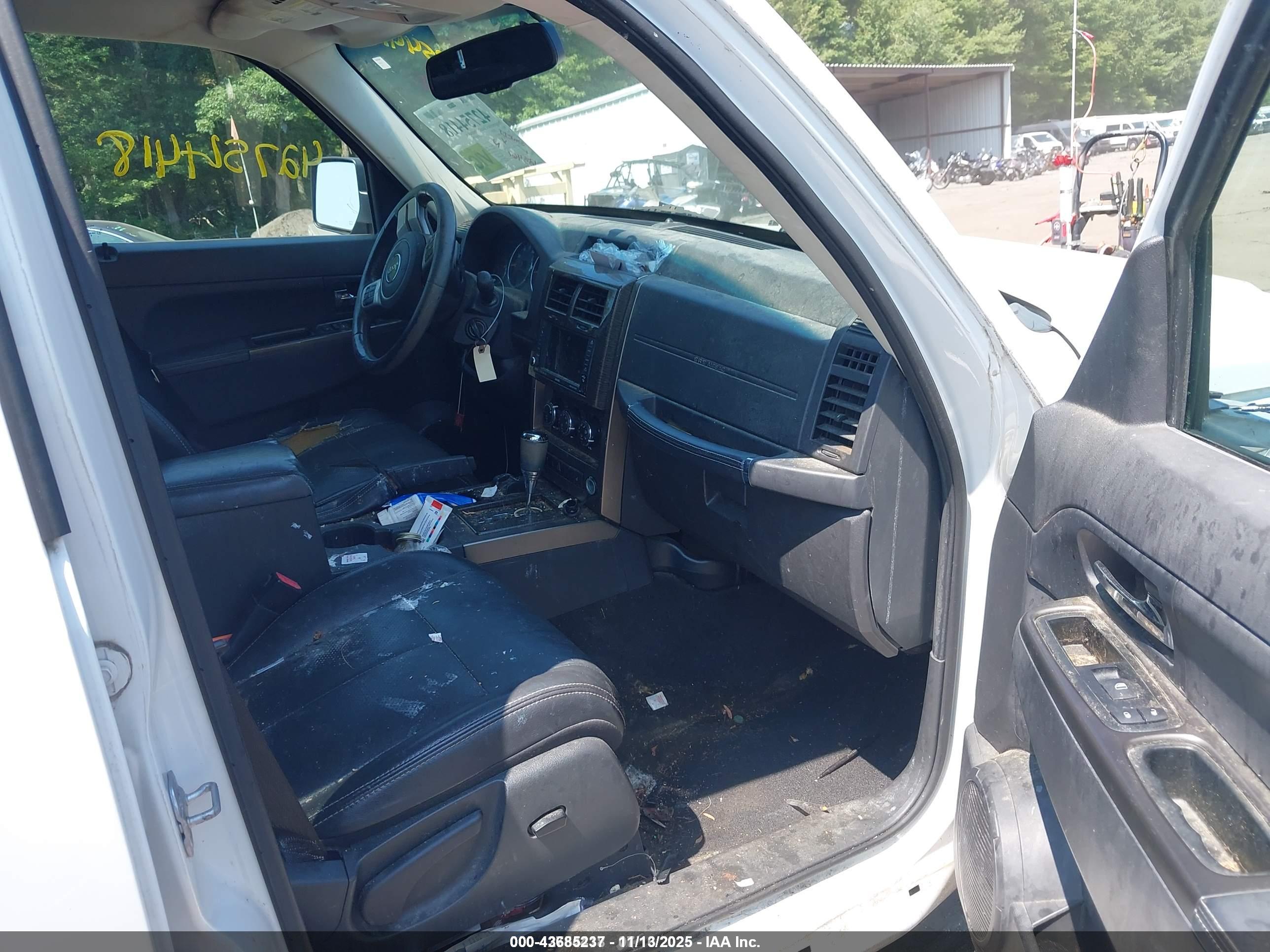 JEEP LIBERTY image 5