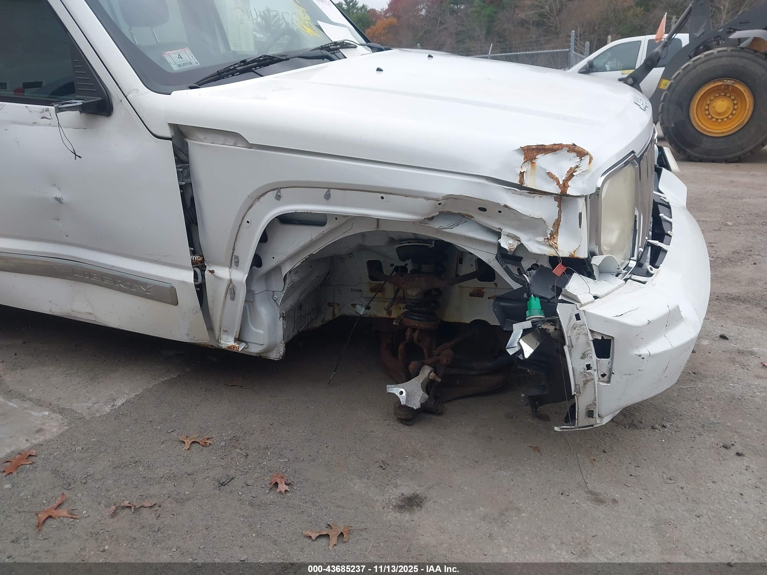 JEEP LIBERTY image 6