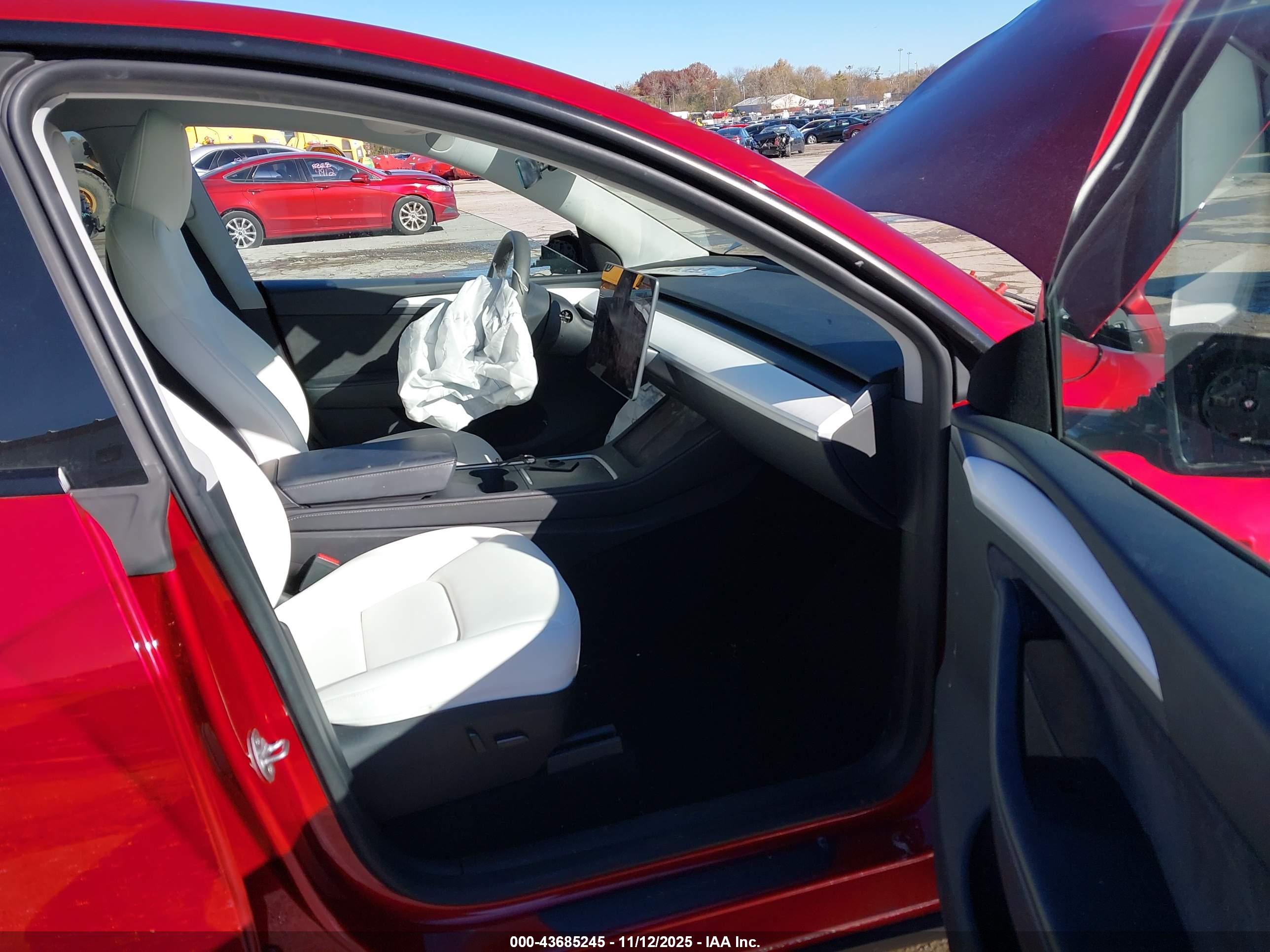 TESLA MODEL image 5