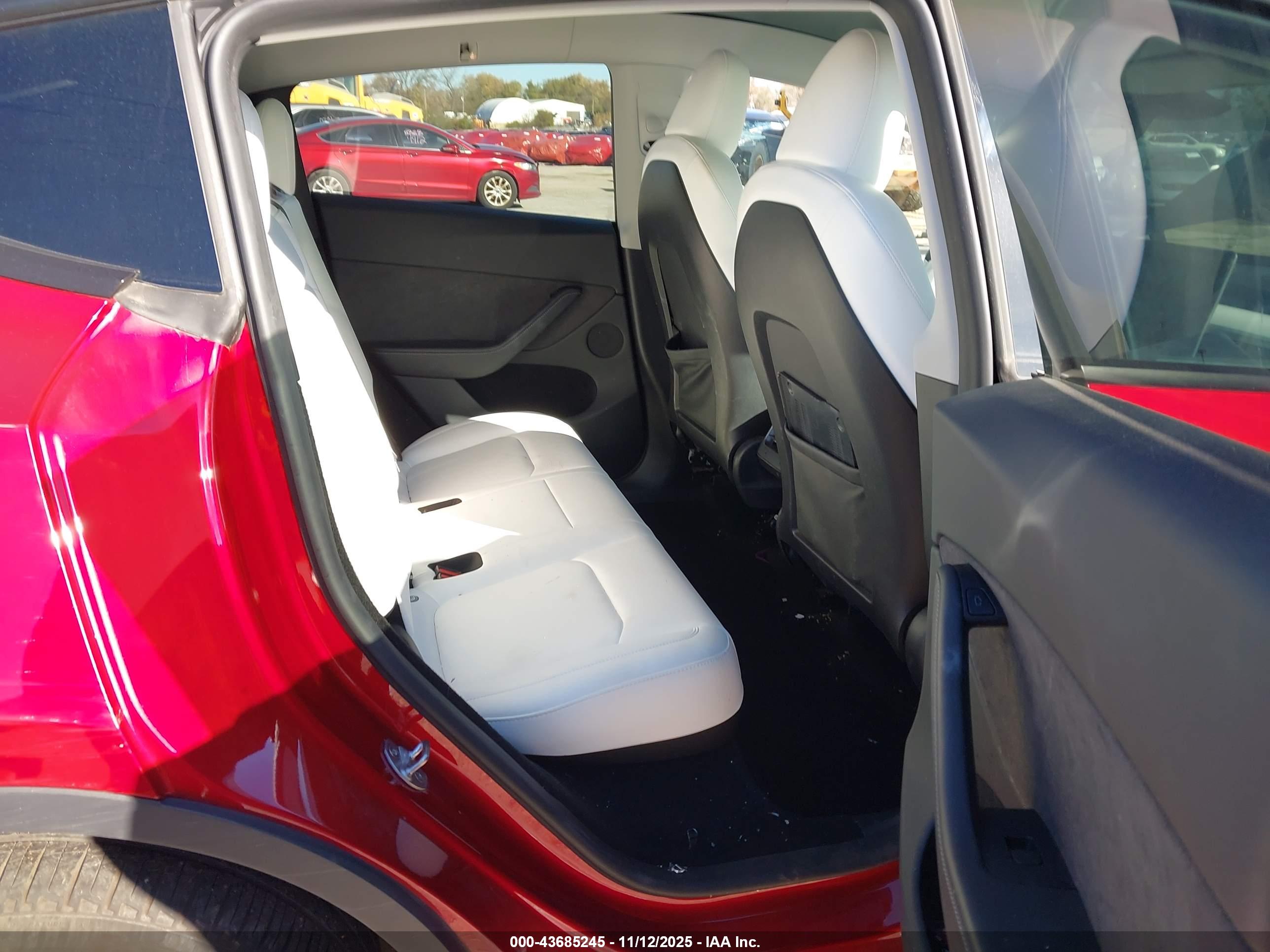 TESLA MODEL image 8