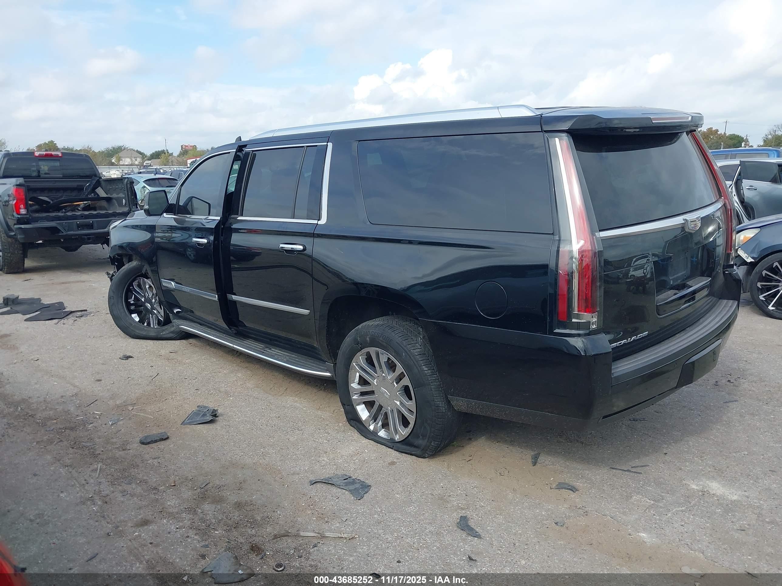 CADILLAC ESCALADE image 3