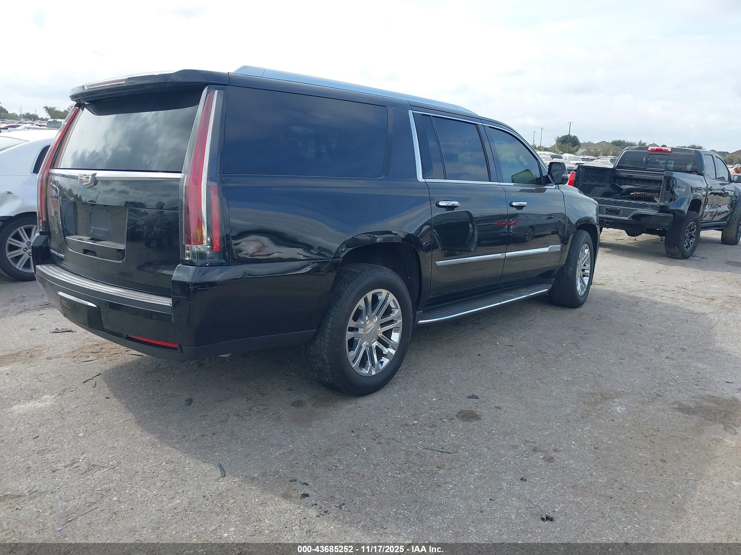 CADILLAC ESCALADE image 4