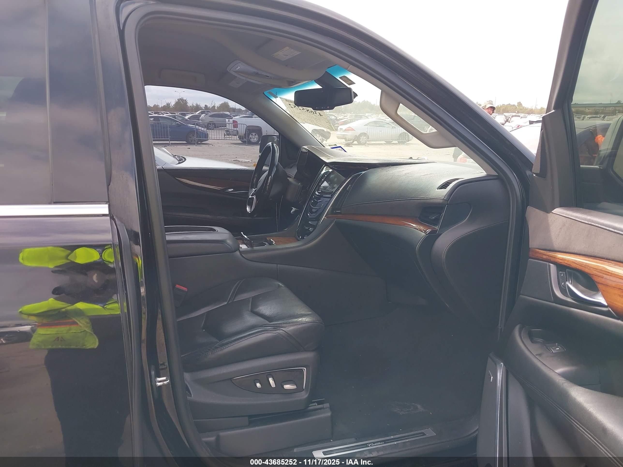 CADILLAC ESCALADE image 5