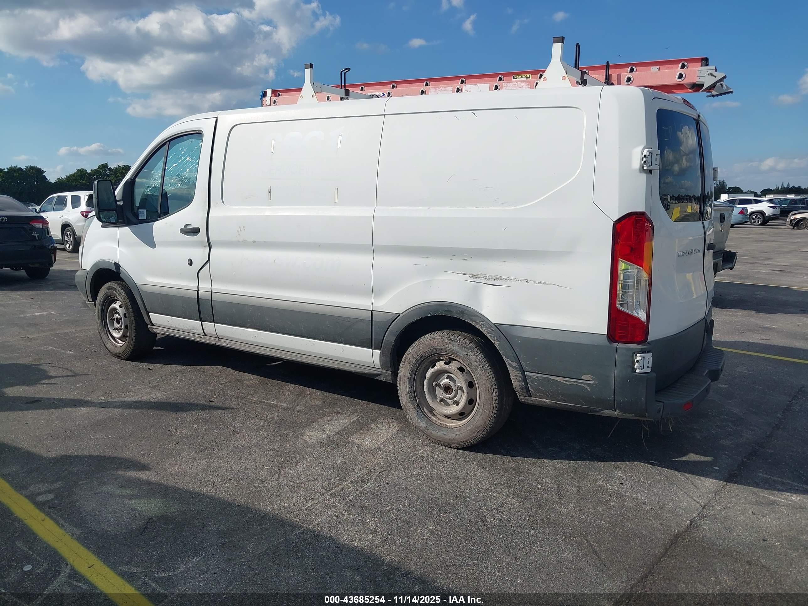 FORD TRANSIT-150 image 3