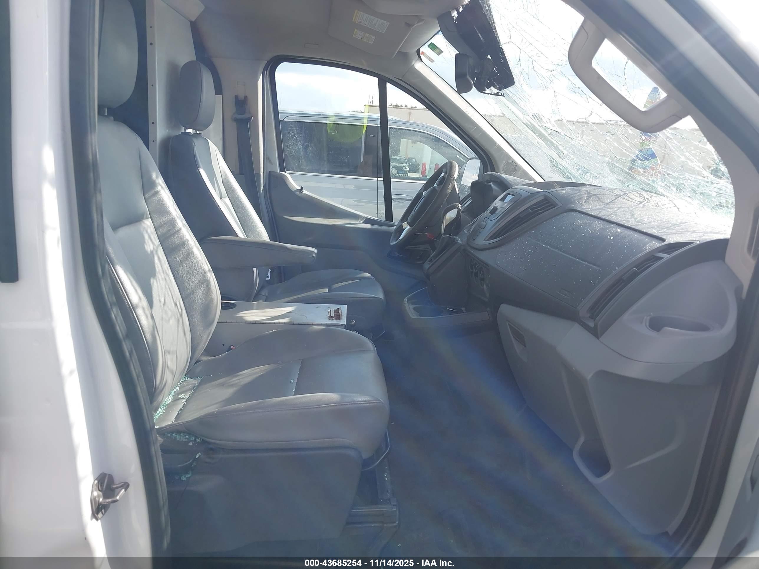 FORD TRANSIT-150 image 5