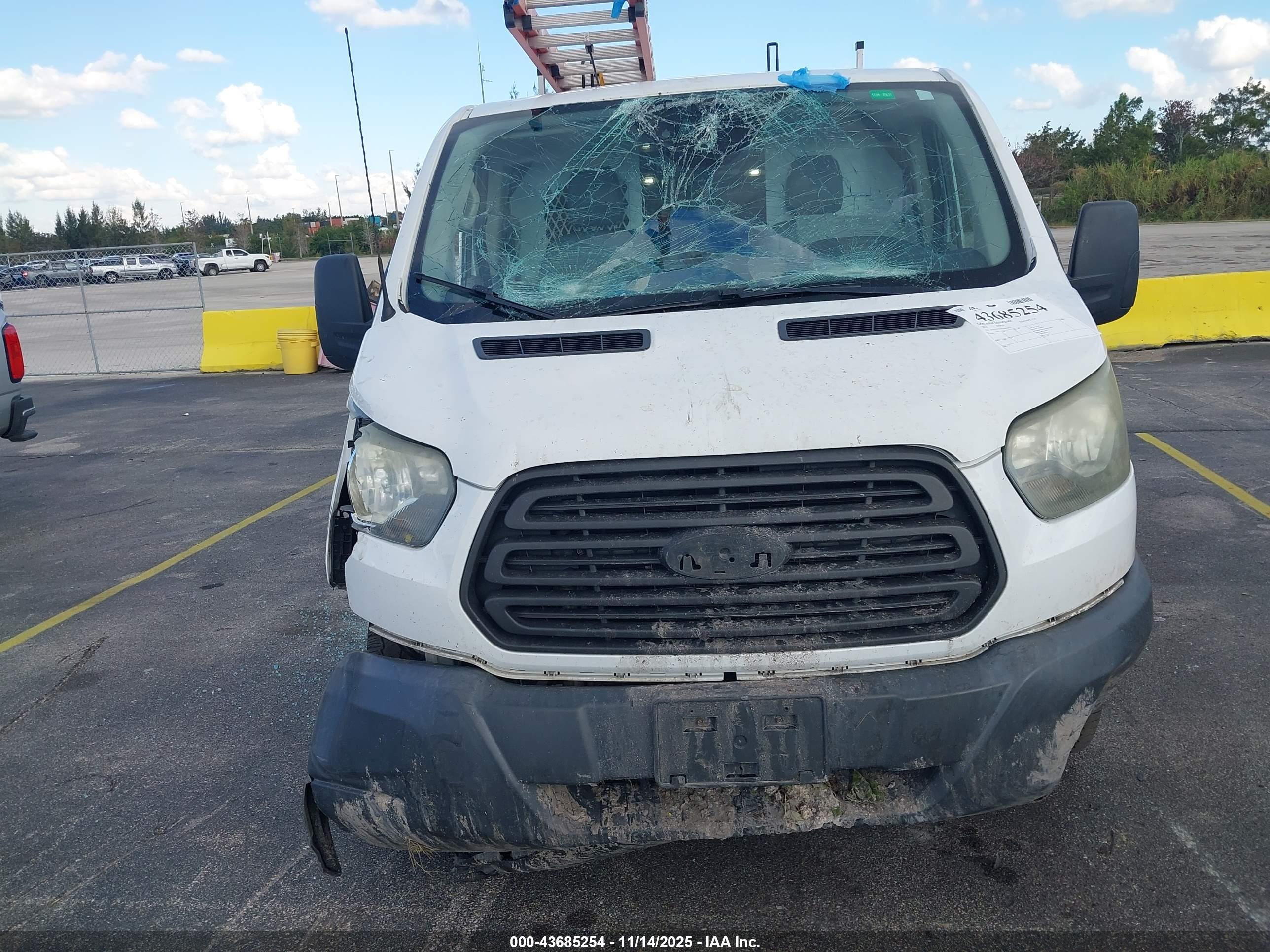 FORD TRANSIT-150 image 6