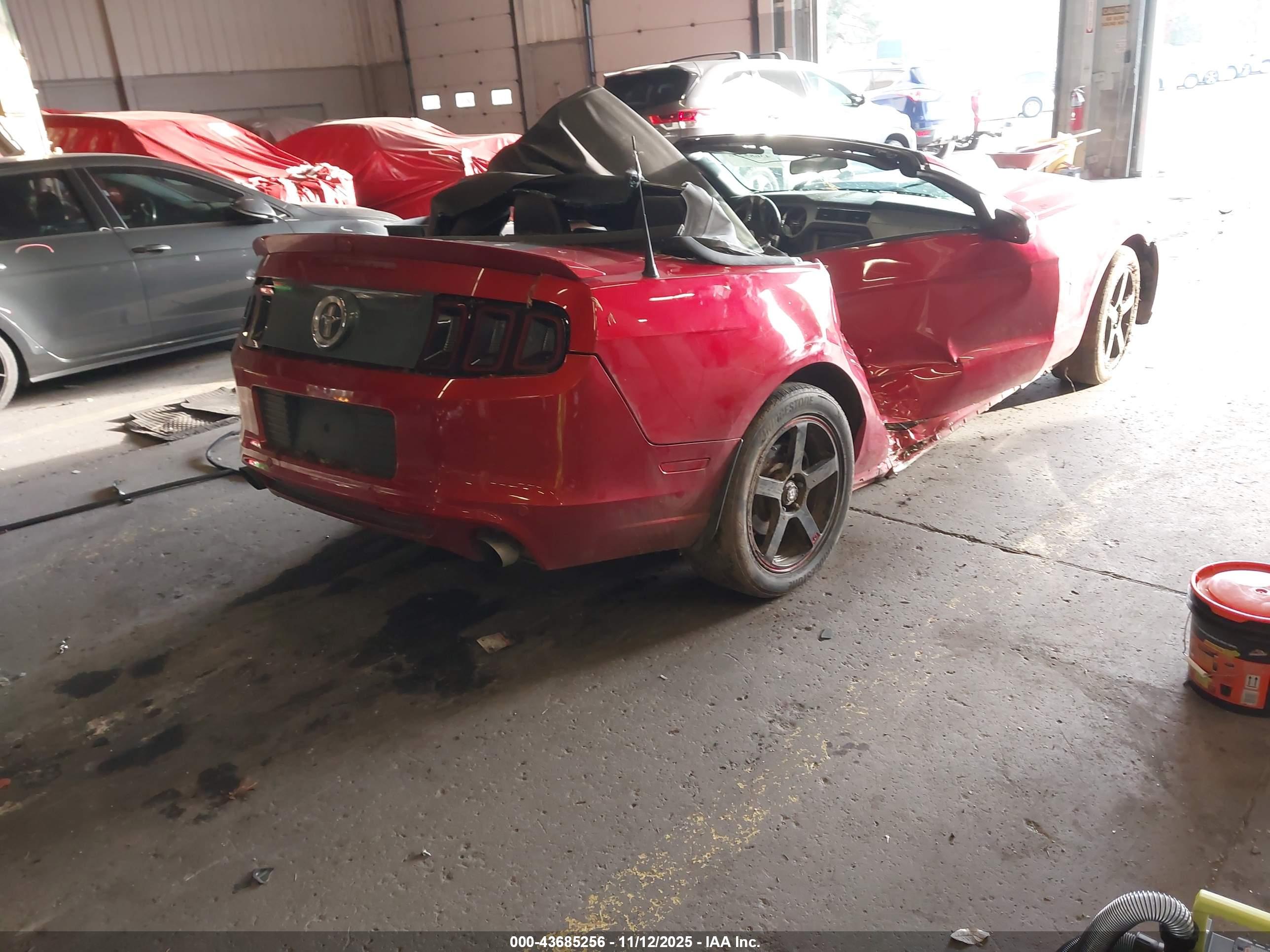 FORD MUSTANG image 4