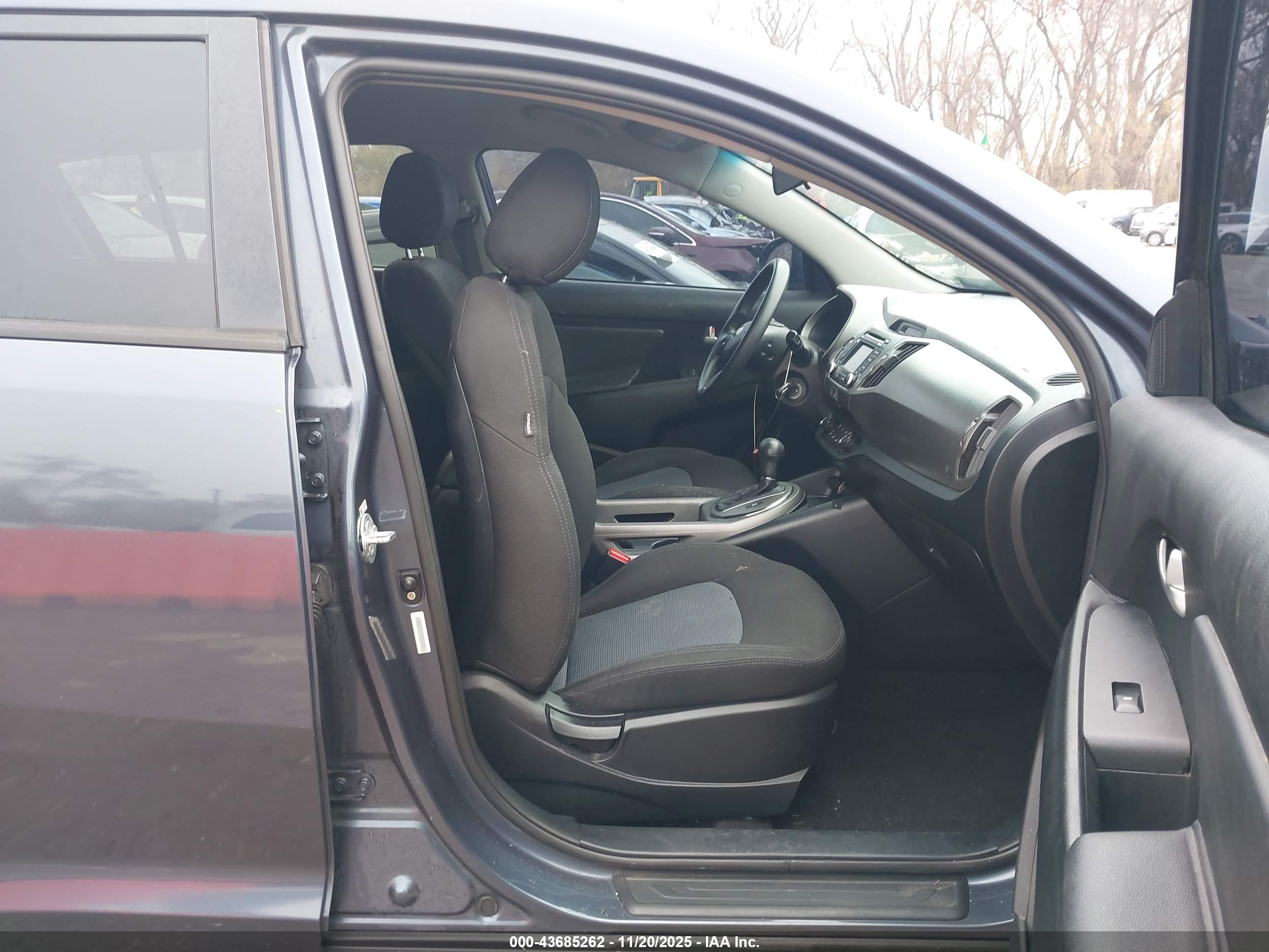 KIA SPORTAGE image 5