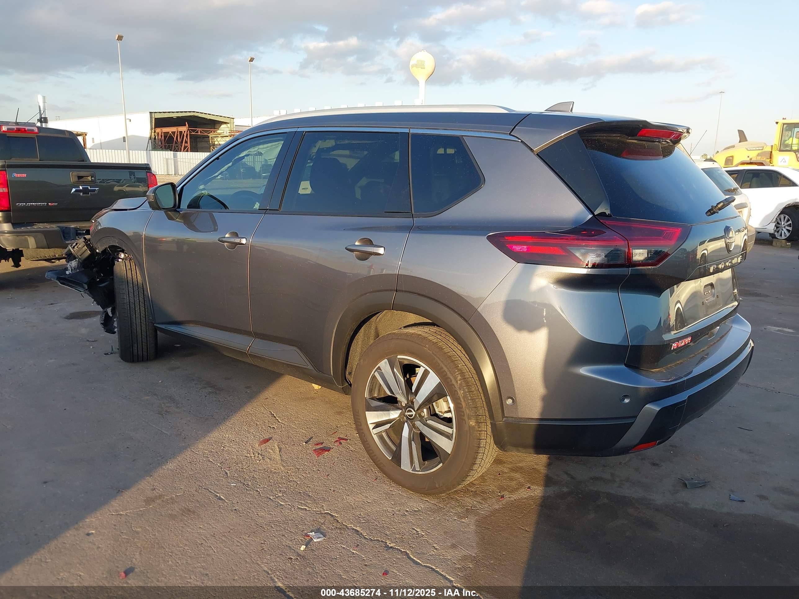 NISSAN ROGUE image 3