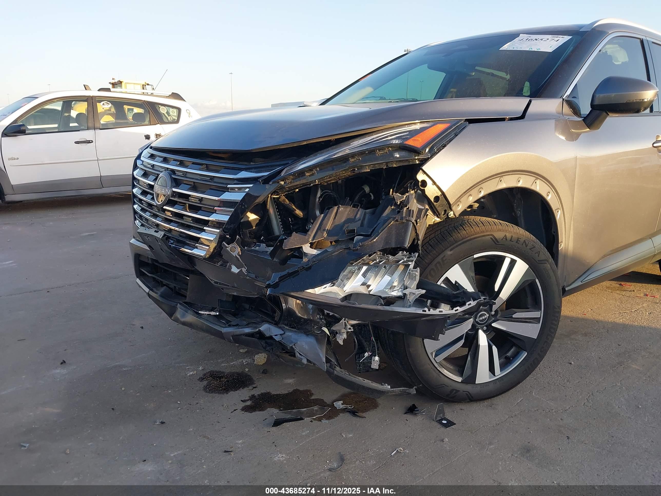 NISSAN ROGUE image 6
