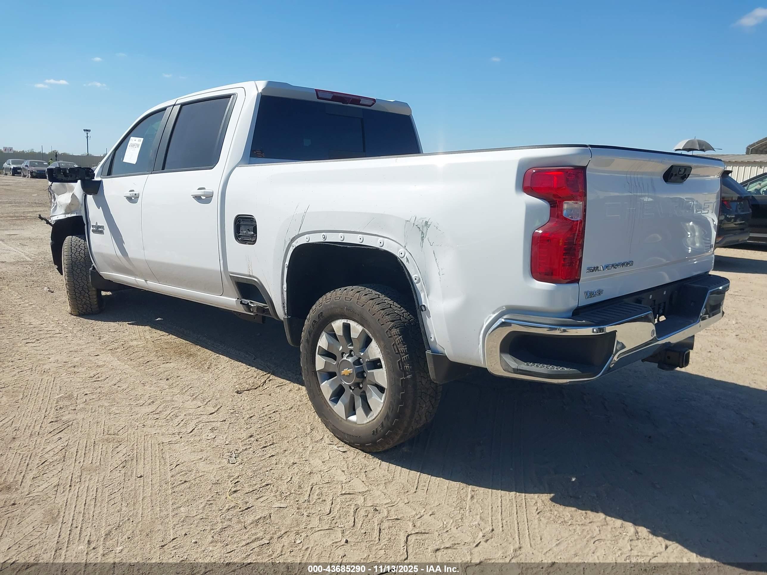 CHEVROLET SILVERADO image 3