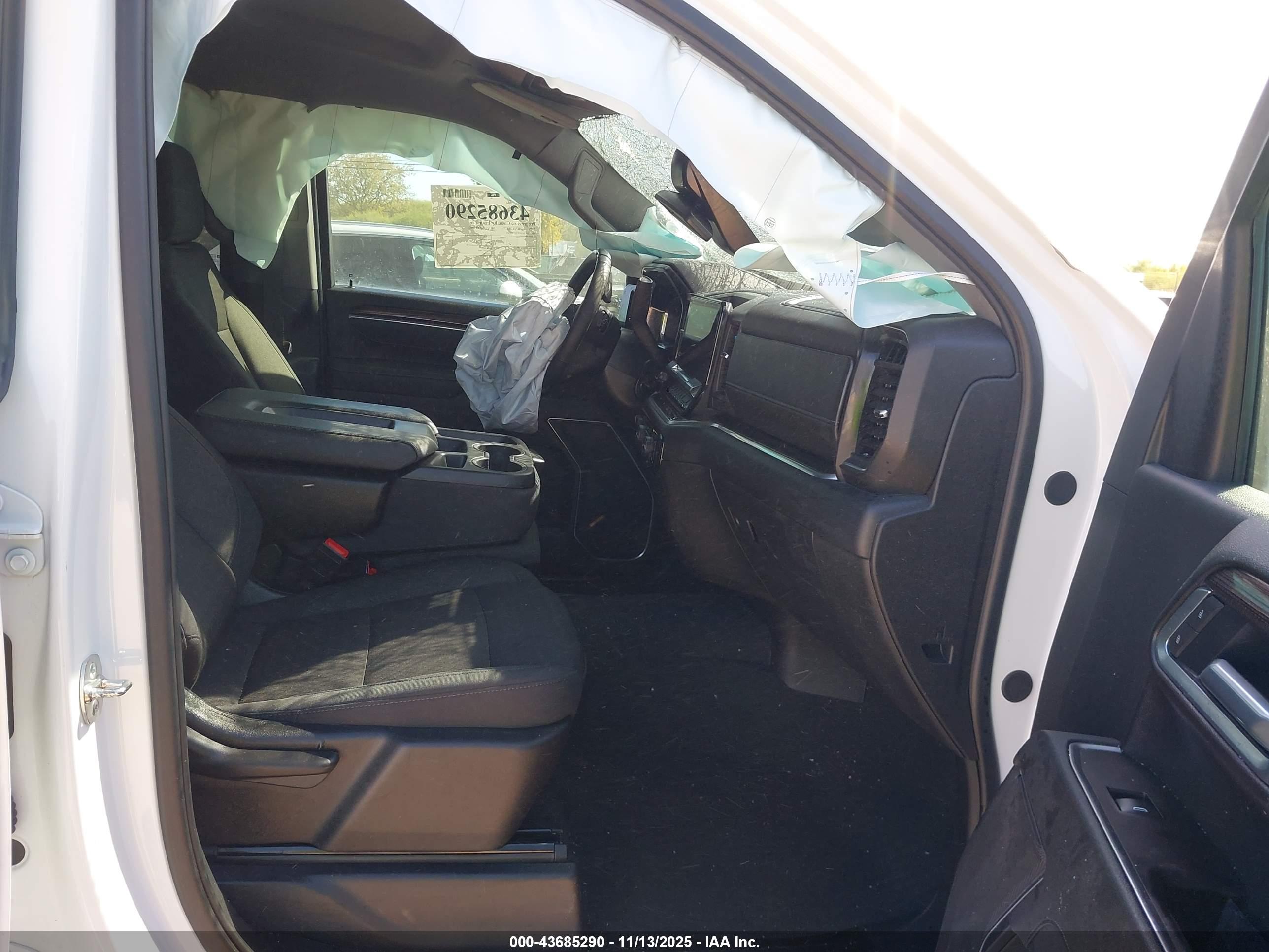 CHEVROLET SILVERADO image 5