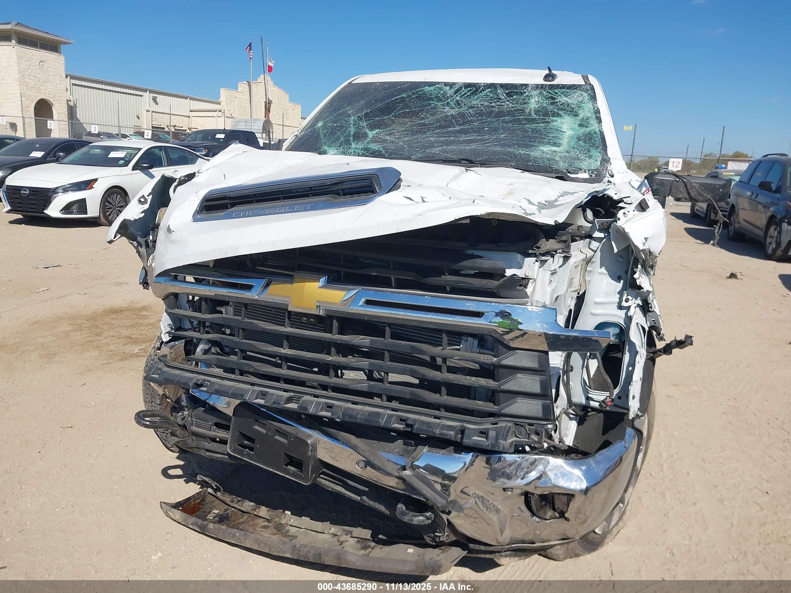 CHEVROLET SILVERADO image 6