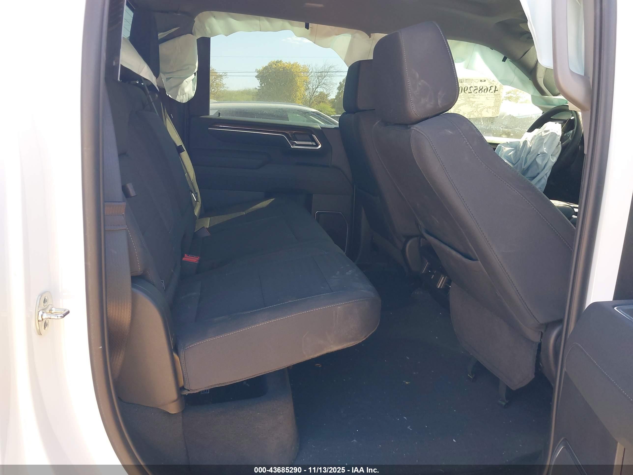 CHEVROLET SILVERADO image 8