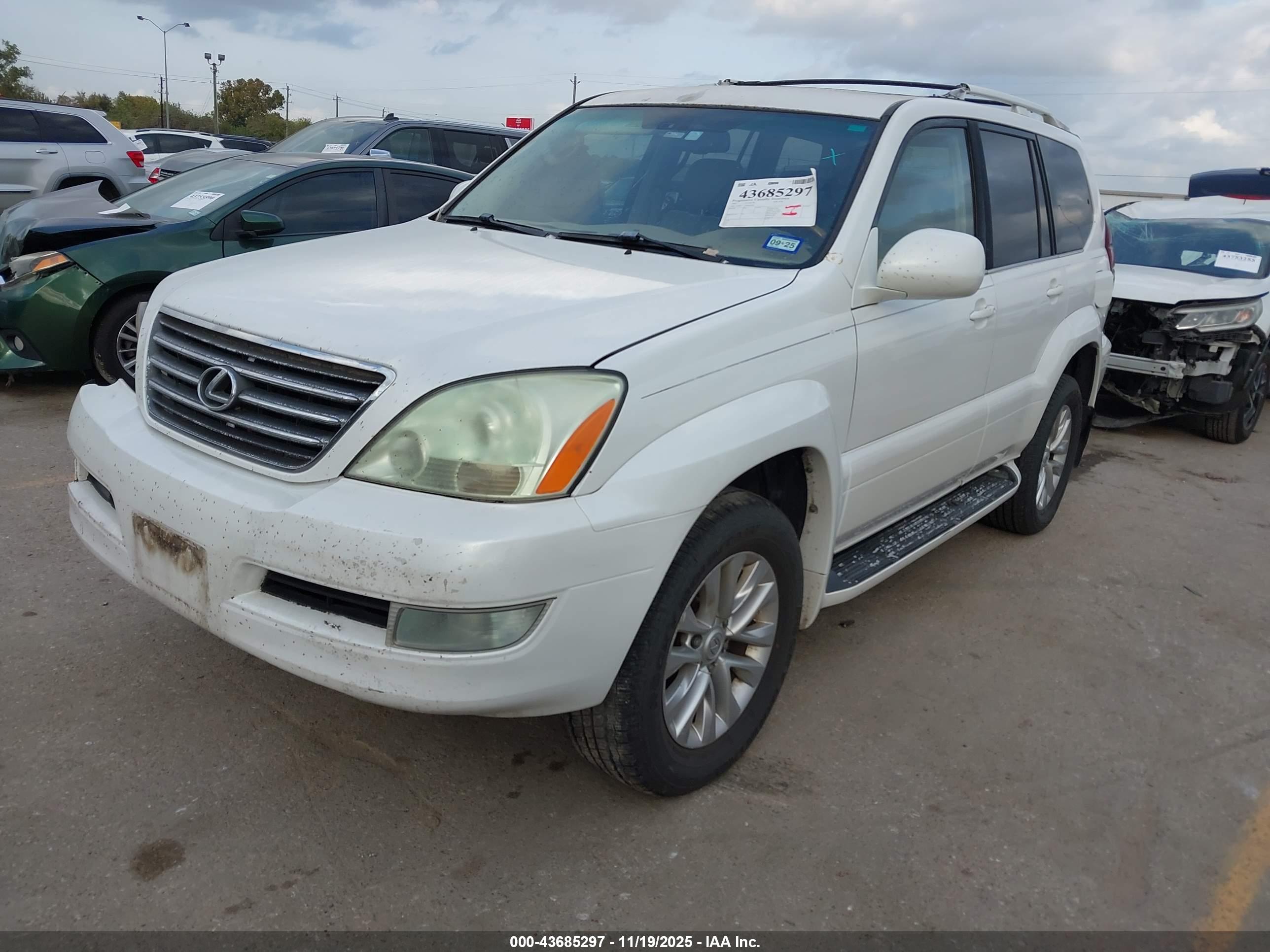 LEXUS GX image 2