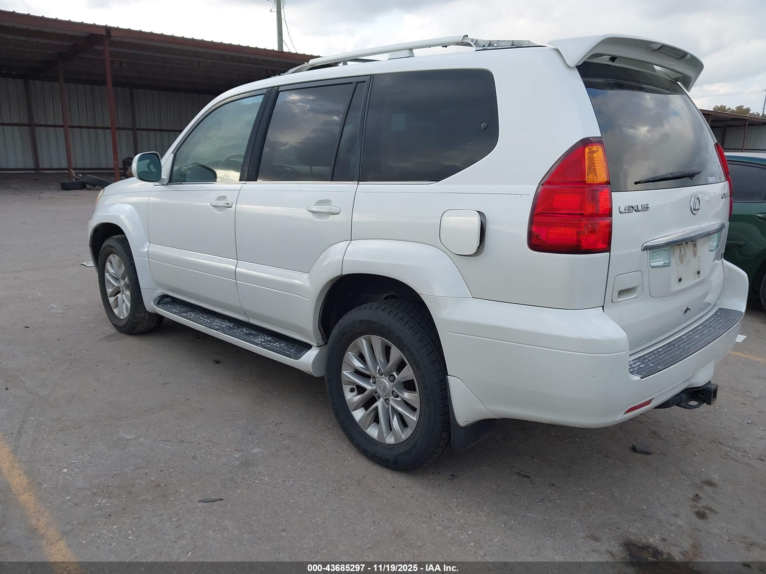 LEXUS GX image 3