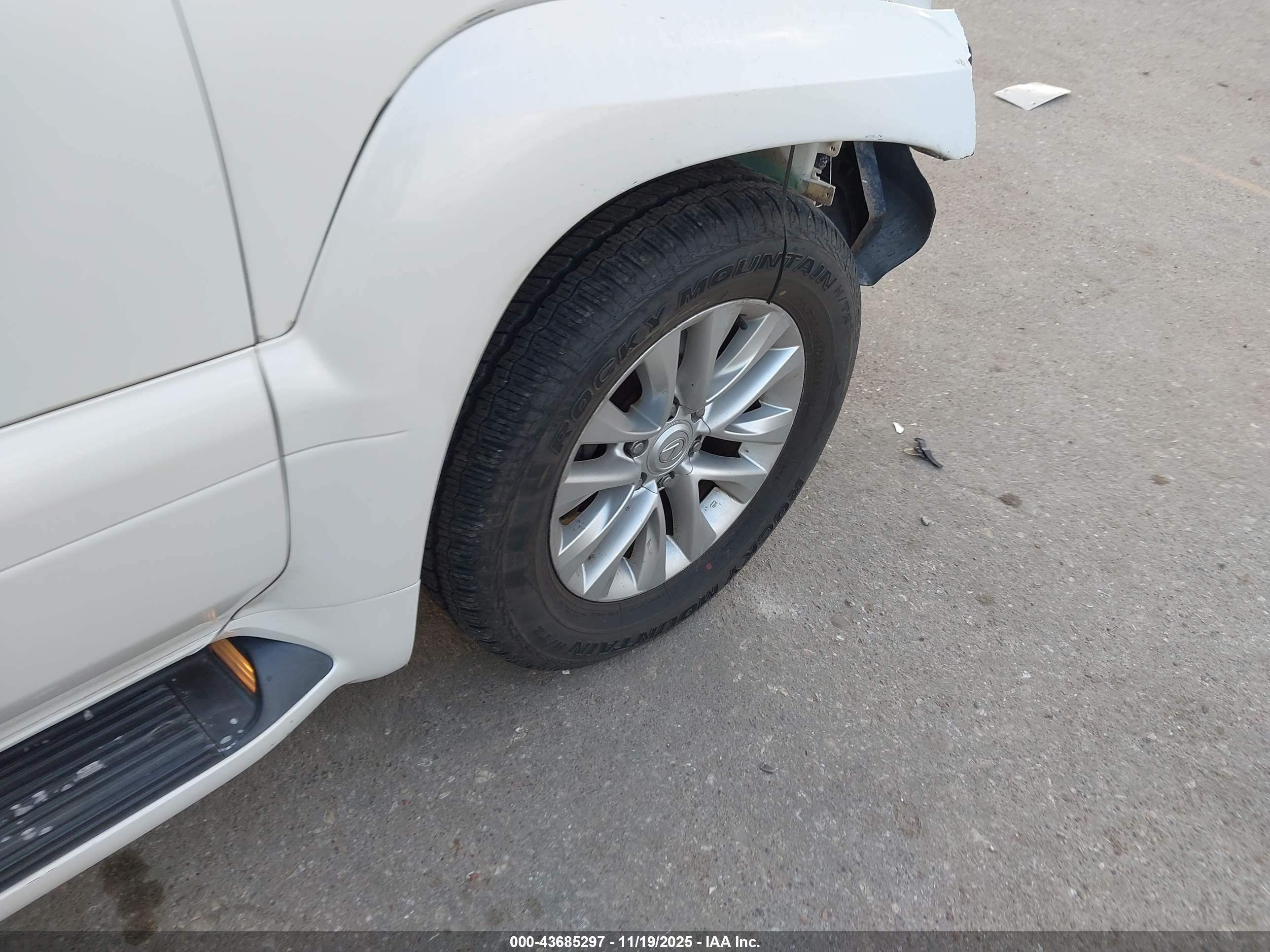 LEXUS GX image 6