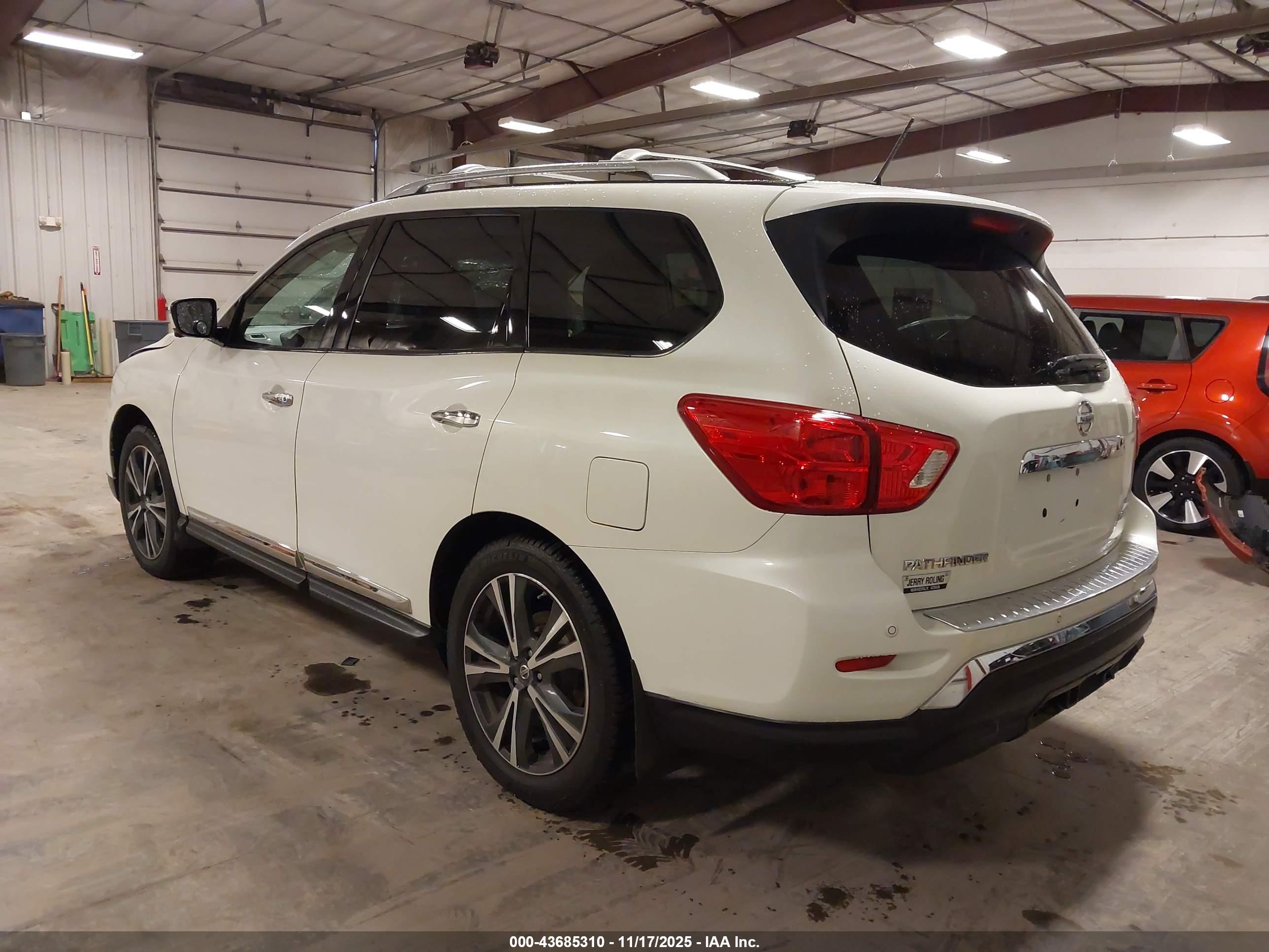 NISSAN PATHFINDER image 3