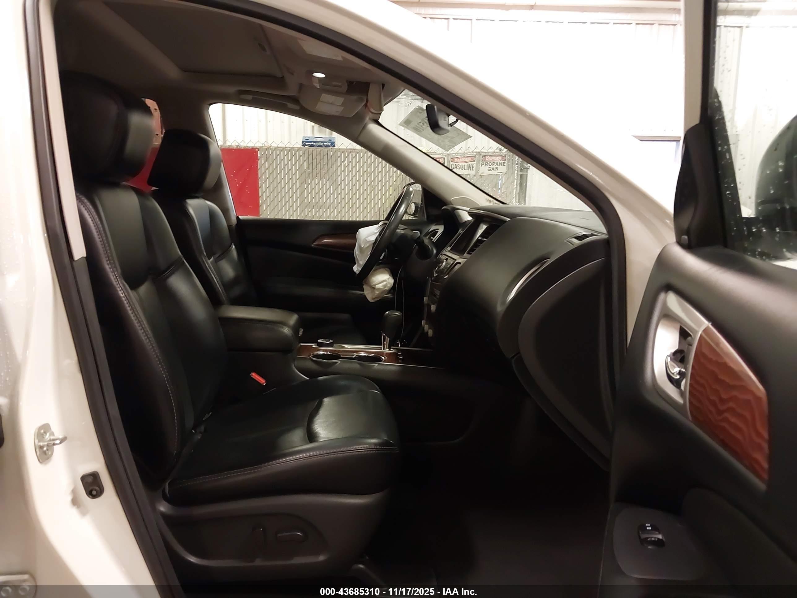 NISSAN PATHFINDER image 5