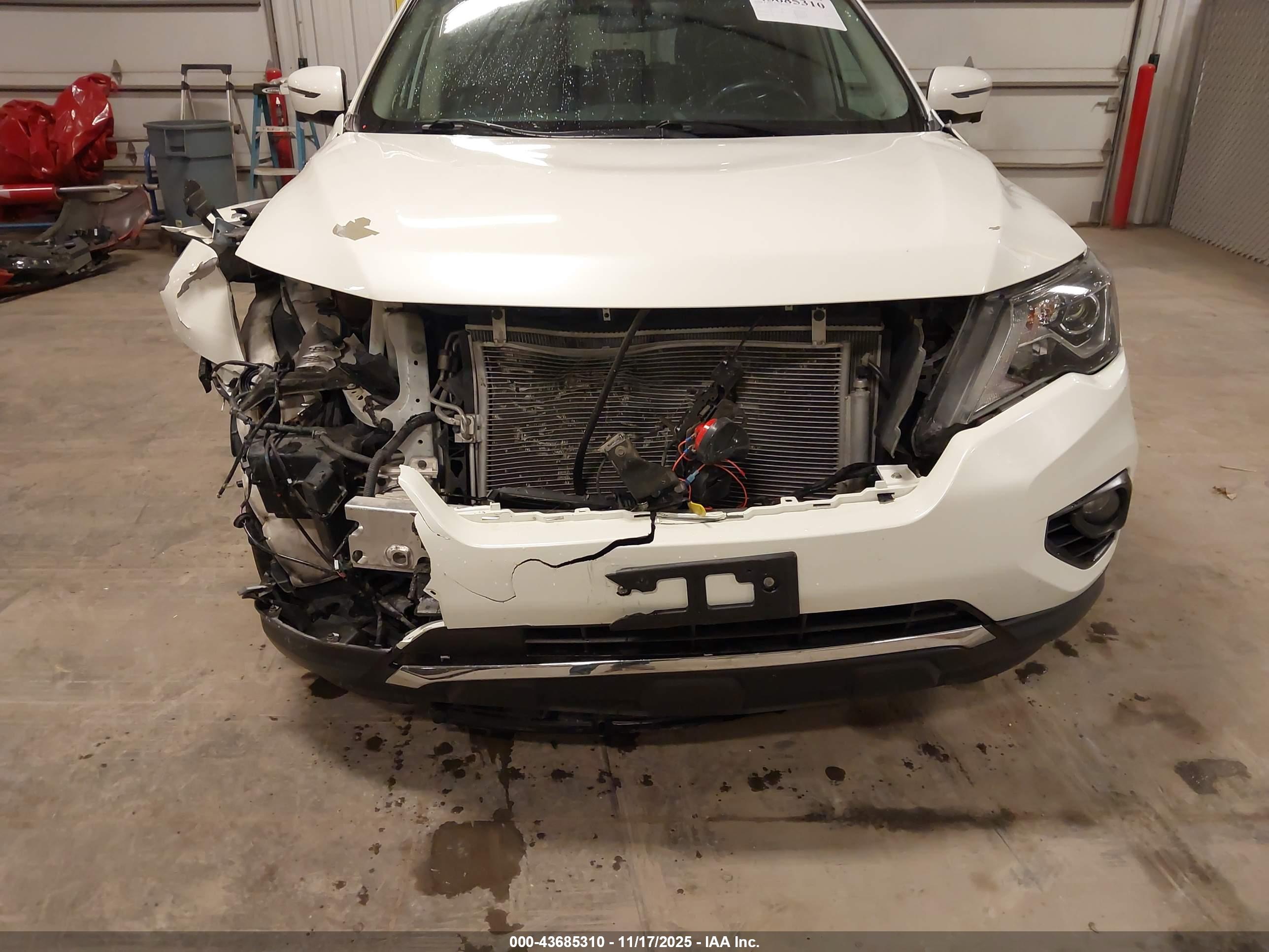 NISSAN PATHFINDER image 6