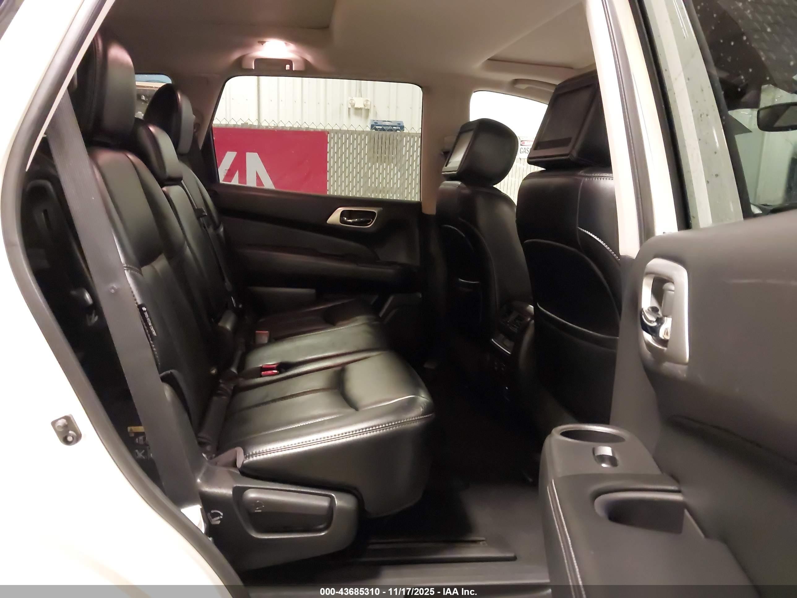 NISSAN PATHFINDER image 8